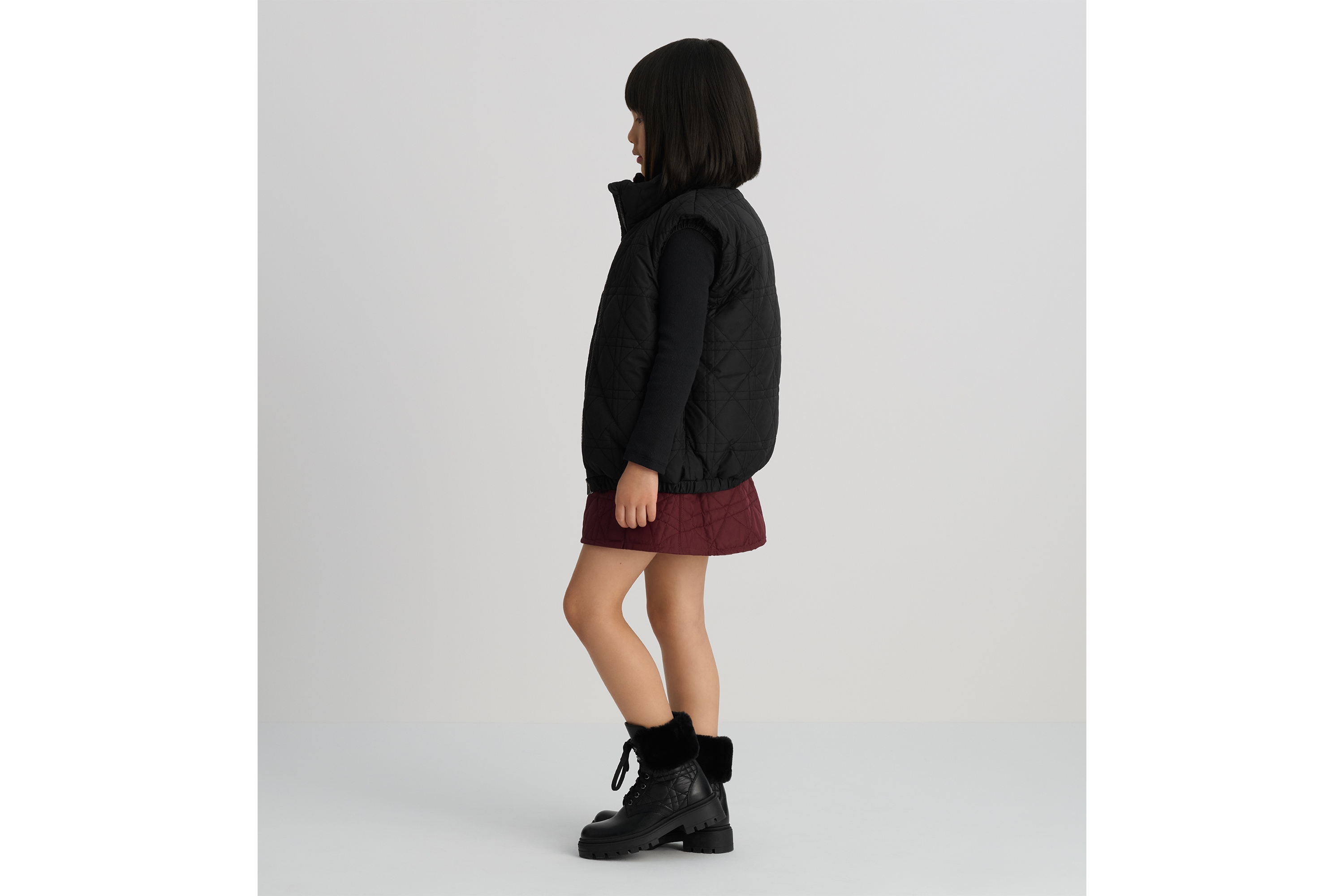 look_image_alt_prefix 儿童羽绒背心 黑色科技面料藤格纹 E04