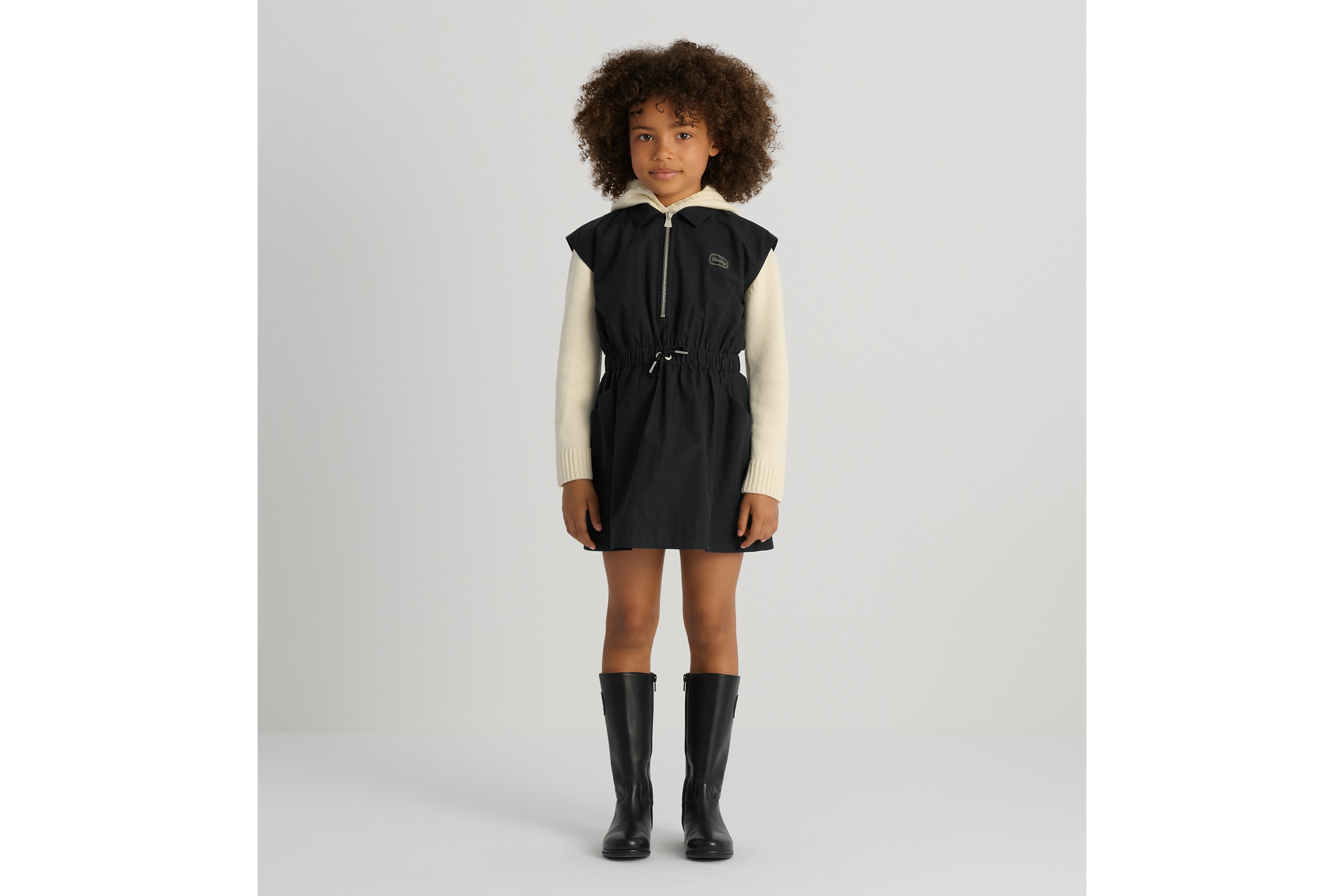 look_image_alt_prefix 儿童喇叭形连衣裙 黑色棉质面料 E01