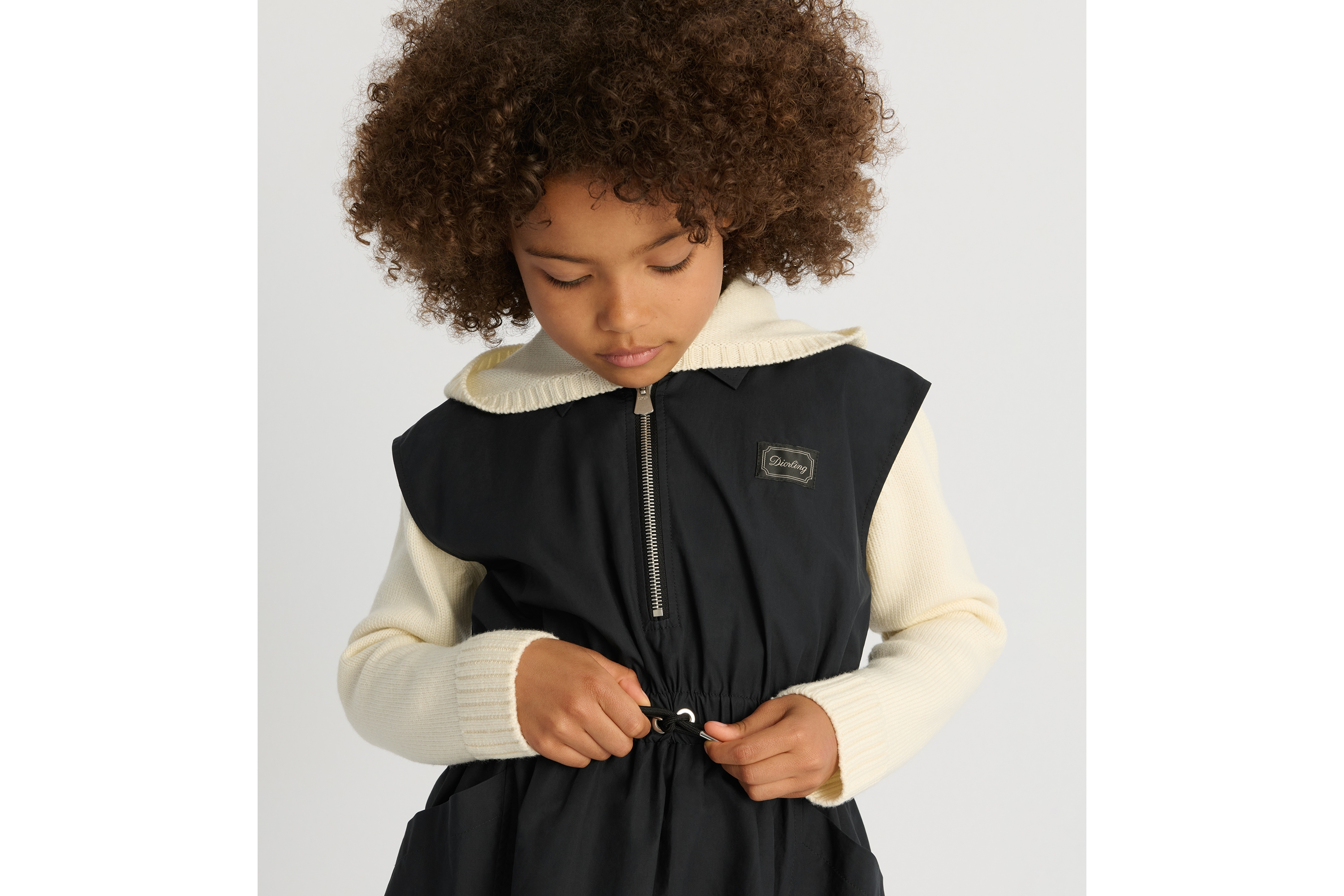 look_image_alt_prefix 儿童喇叭形连衣裙 黑色棉质面料 E02