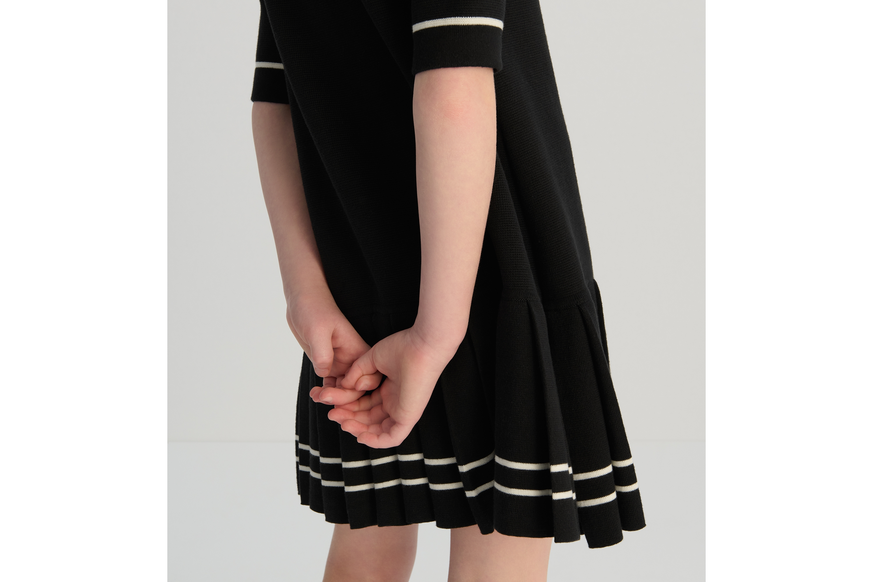 儿童校服风格连衣裙 黑色棉质混纺针织面料 E10