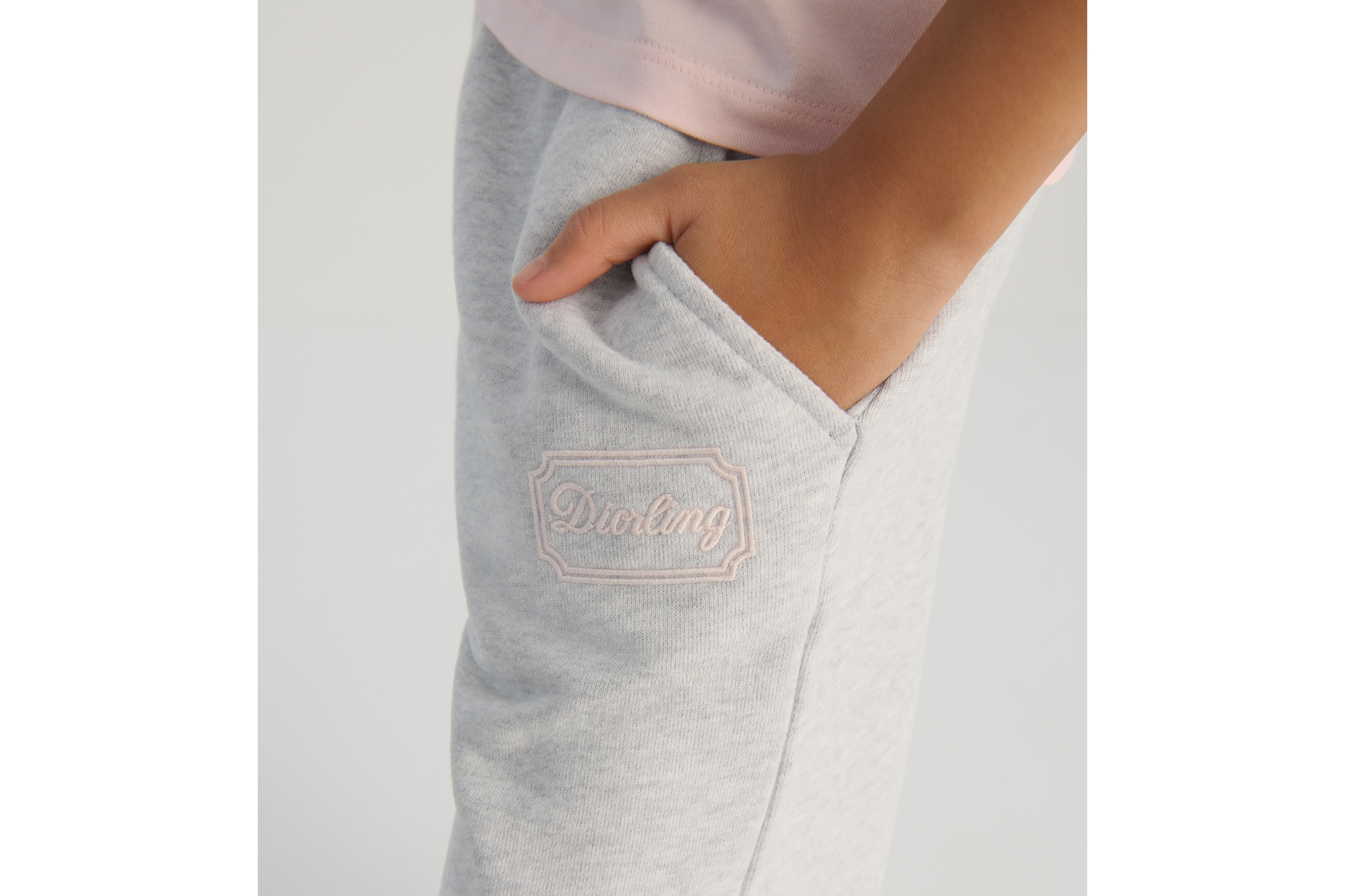 儿童宽松剪裁运动长裤 灰色棉质起绒面料 E16