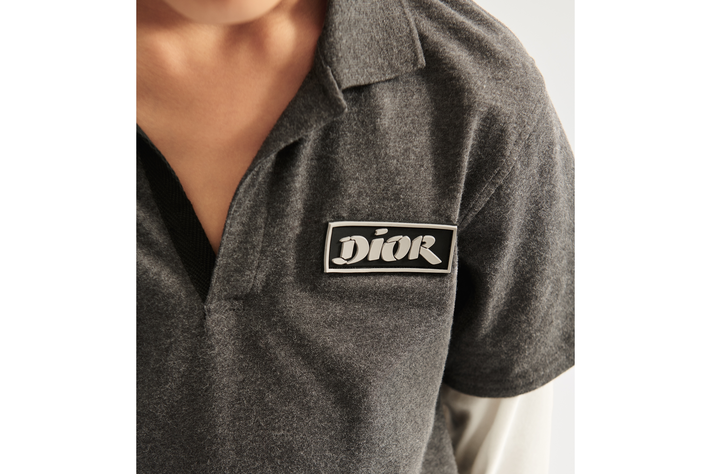 儿童长袖 Polo 衫 煤灰色和象牙色棉质混纺平纹针织面料 E07