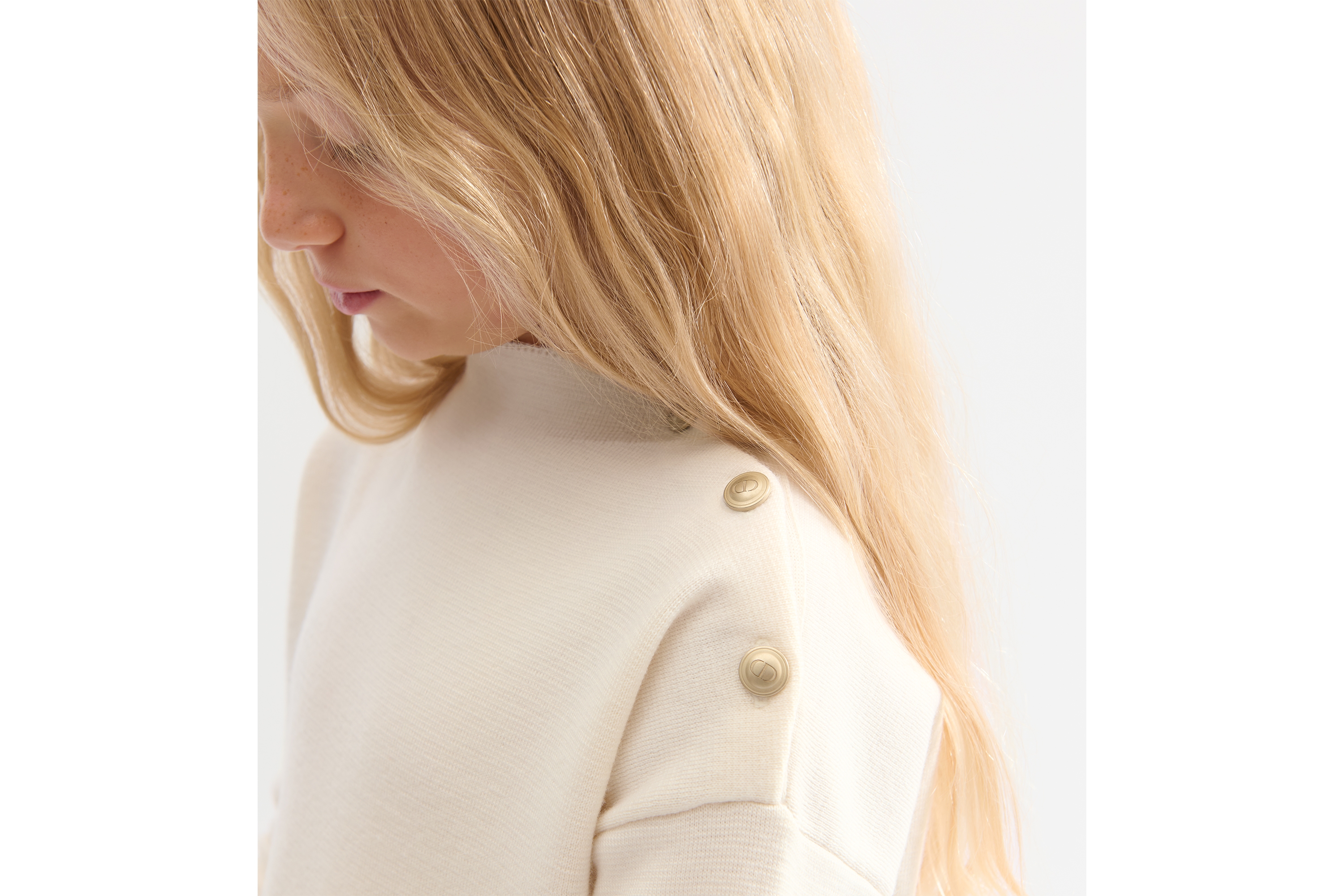 儿童喇叭形连衣裙 象牙色绵羊毛针织提花面料和象牙色轻薄面料金色调小蜜蜂图案 E09