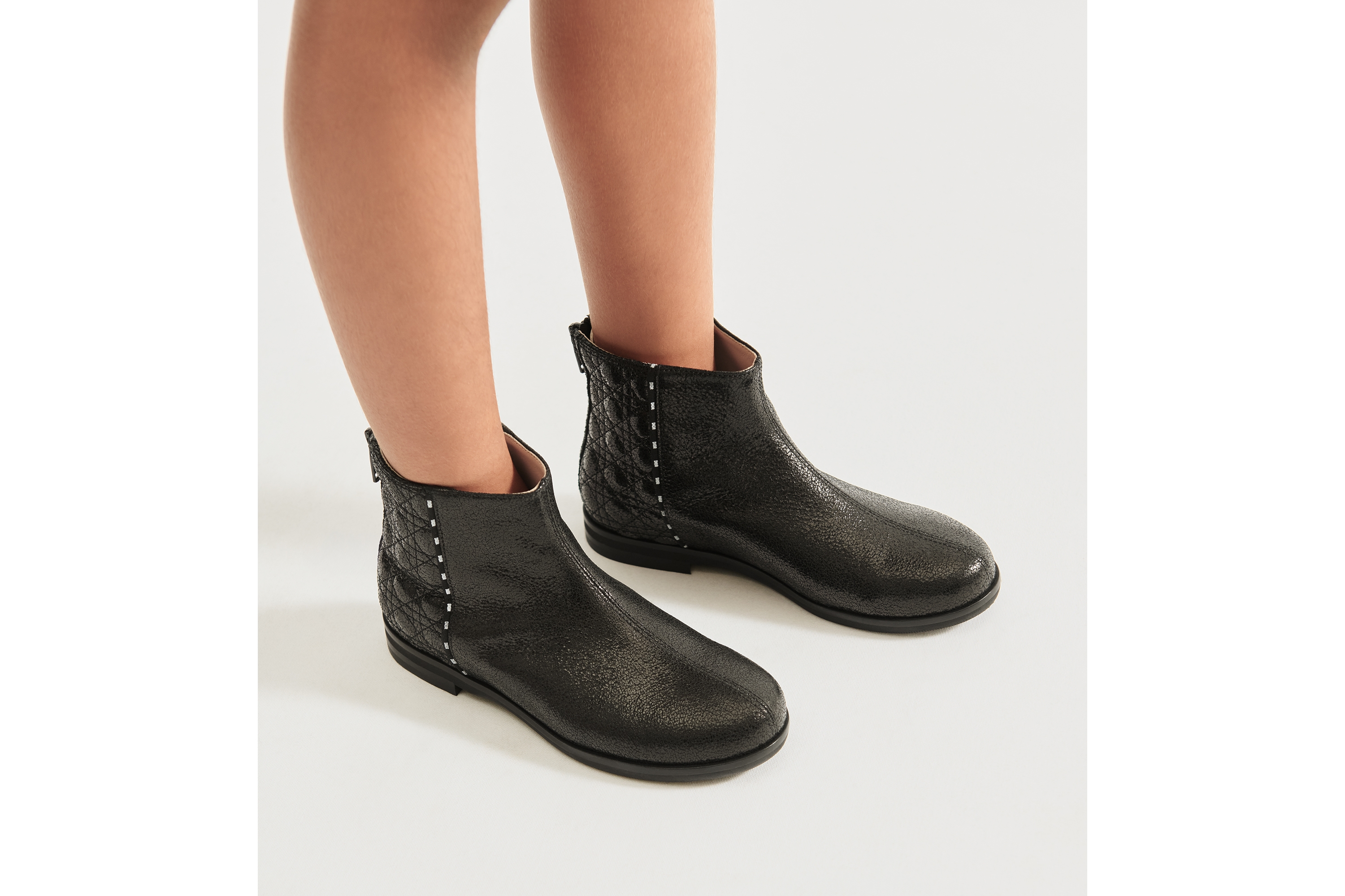 look_image_alt_prefix 儿童及踝靴 亮黑色褶皱羊皮革 E08