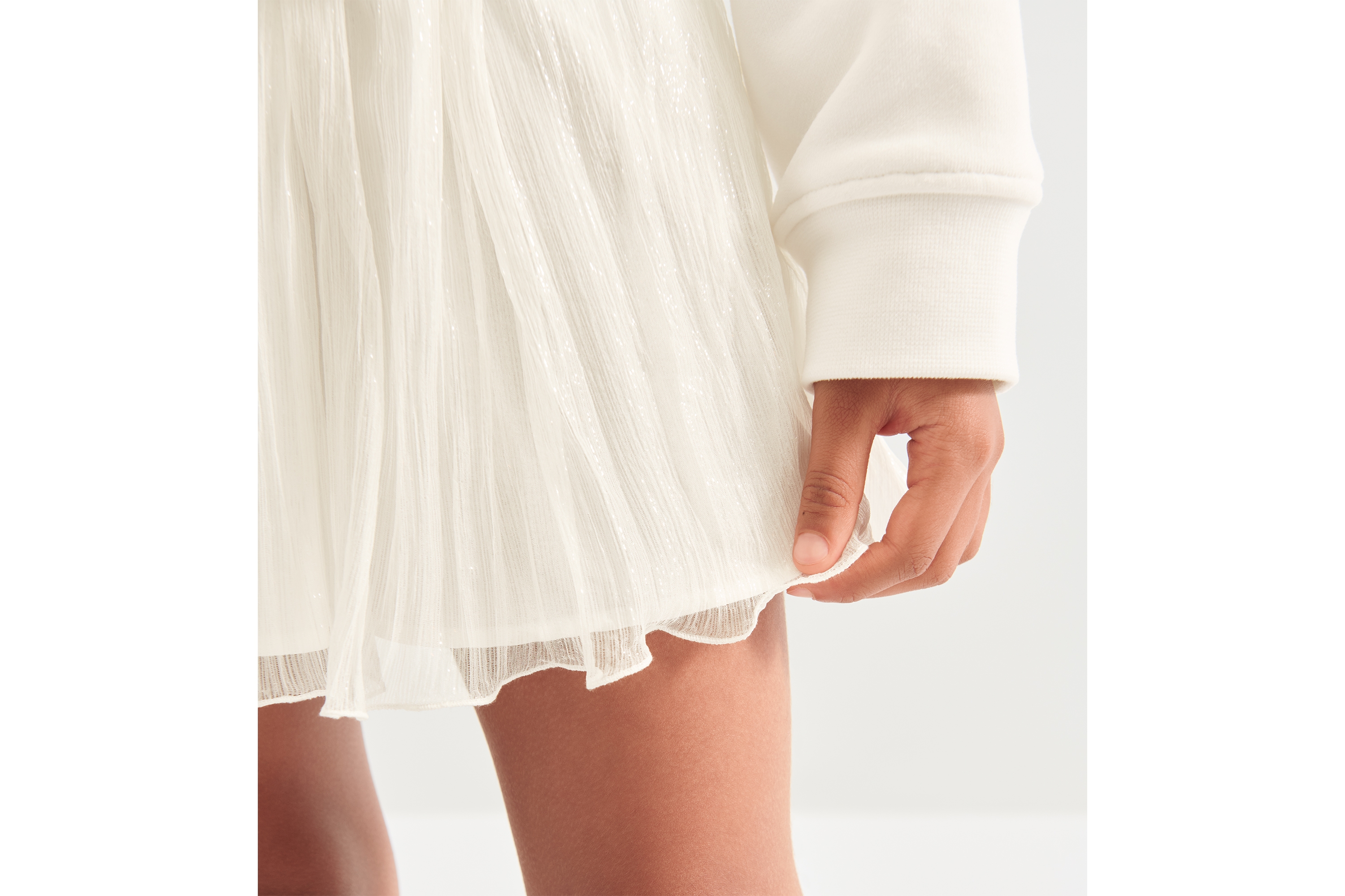 look_image_alt_prefix 儿童喇叭形半身裙 金属光泽象牙色轻薄桑蚕丝混纺面料 E01