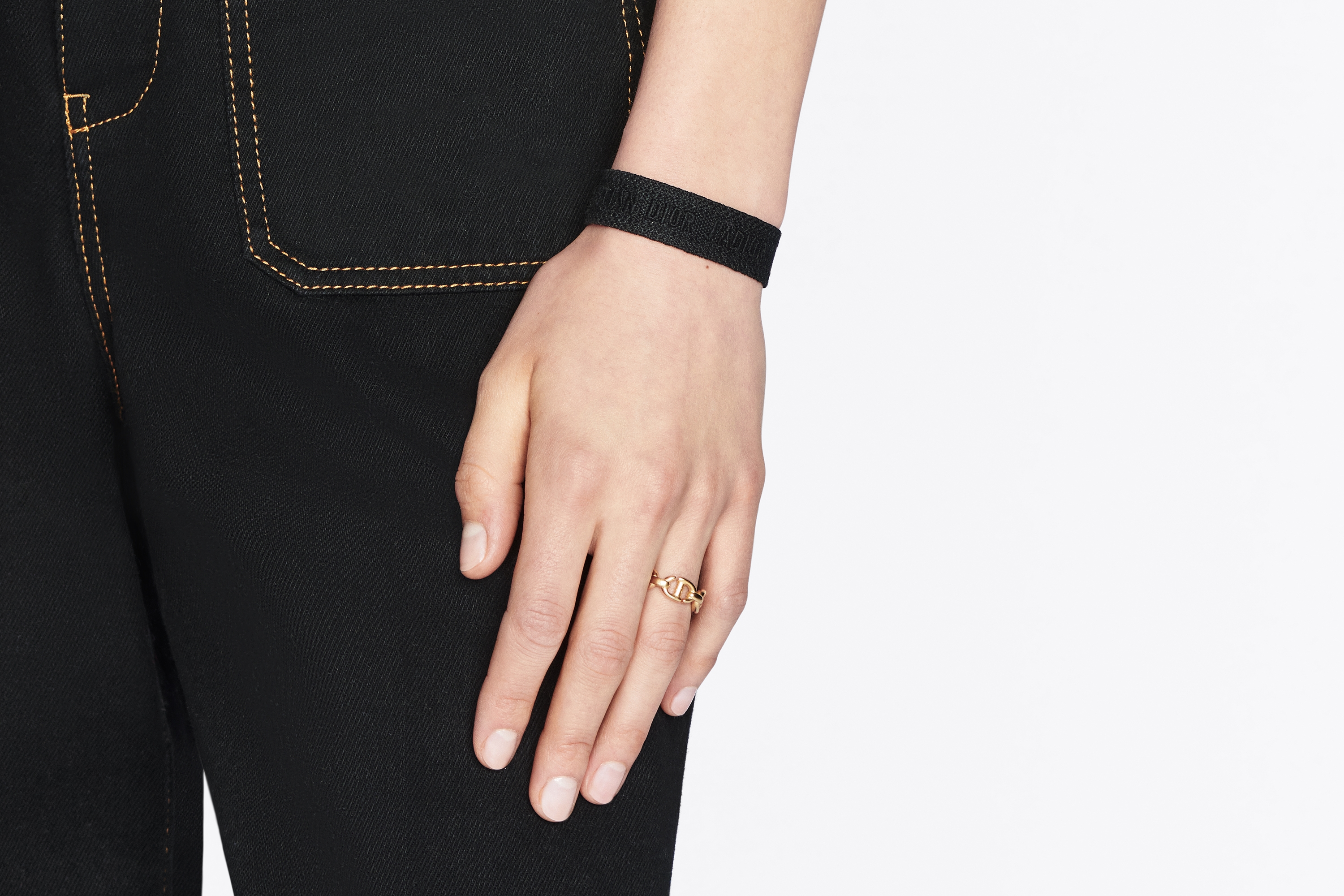 look_image_alt_prefix CD Navy 戒指 金色饰面金属 E13