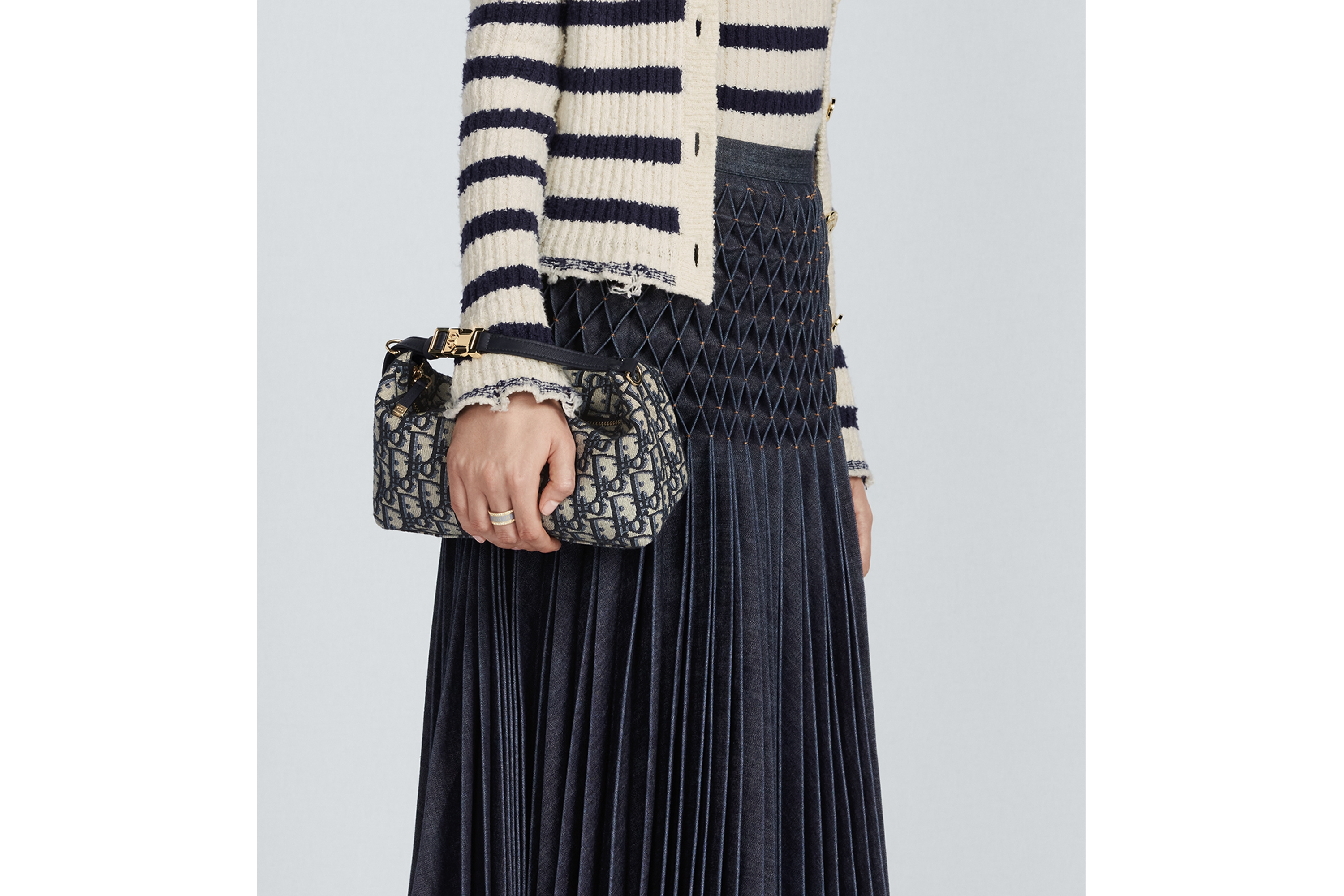 中号 DiorTravel Nomad 手拿包 蓝色 Oblique 印花面料 E11