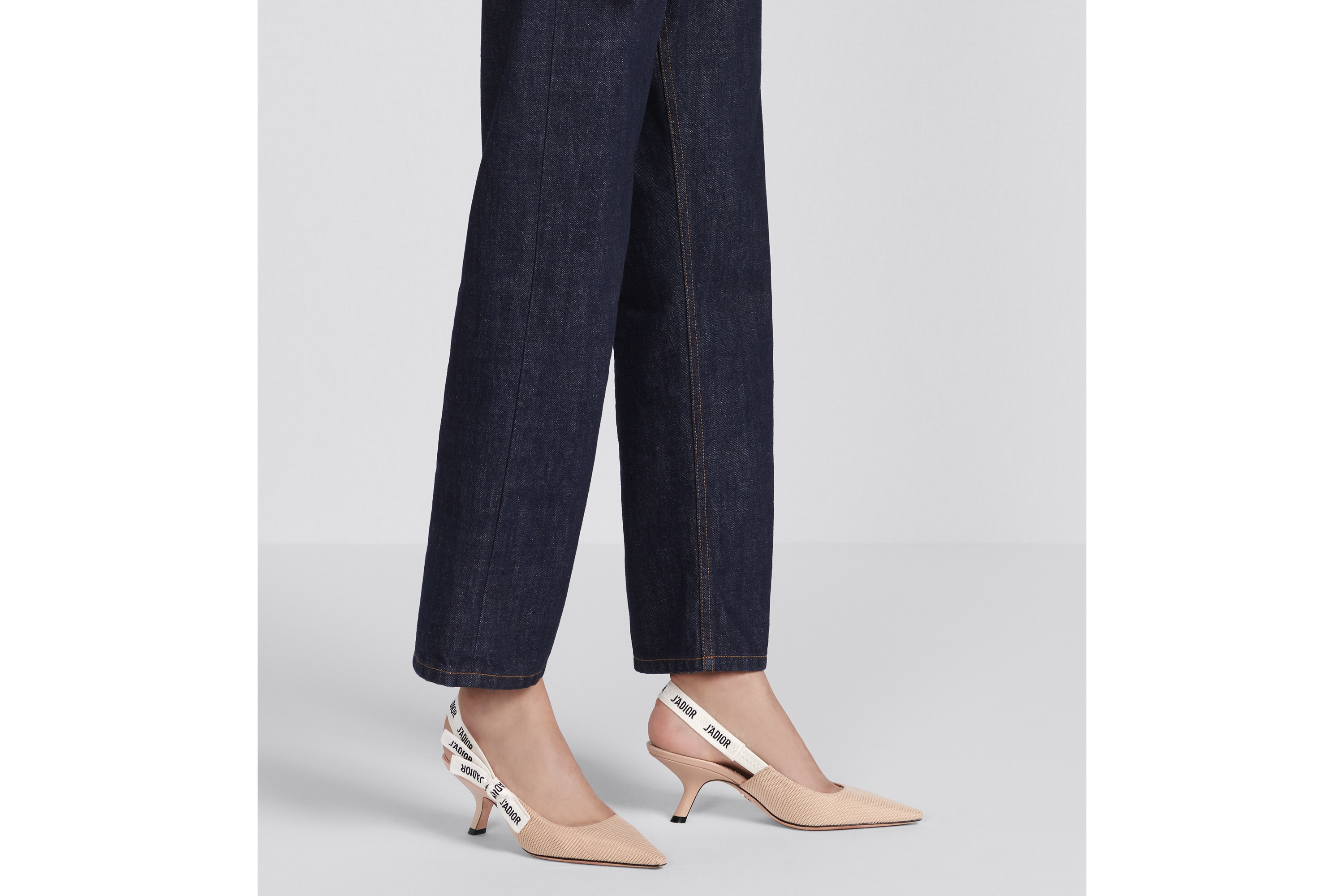 look_image_alt_prefix J'Adior 露跟高跟鞋 裸色科技面料 E15