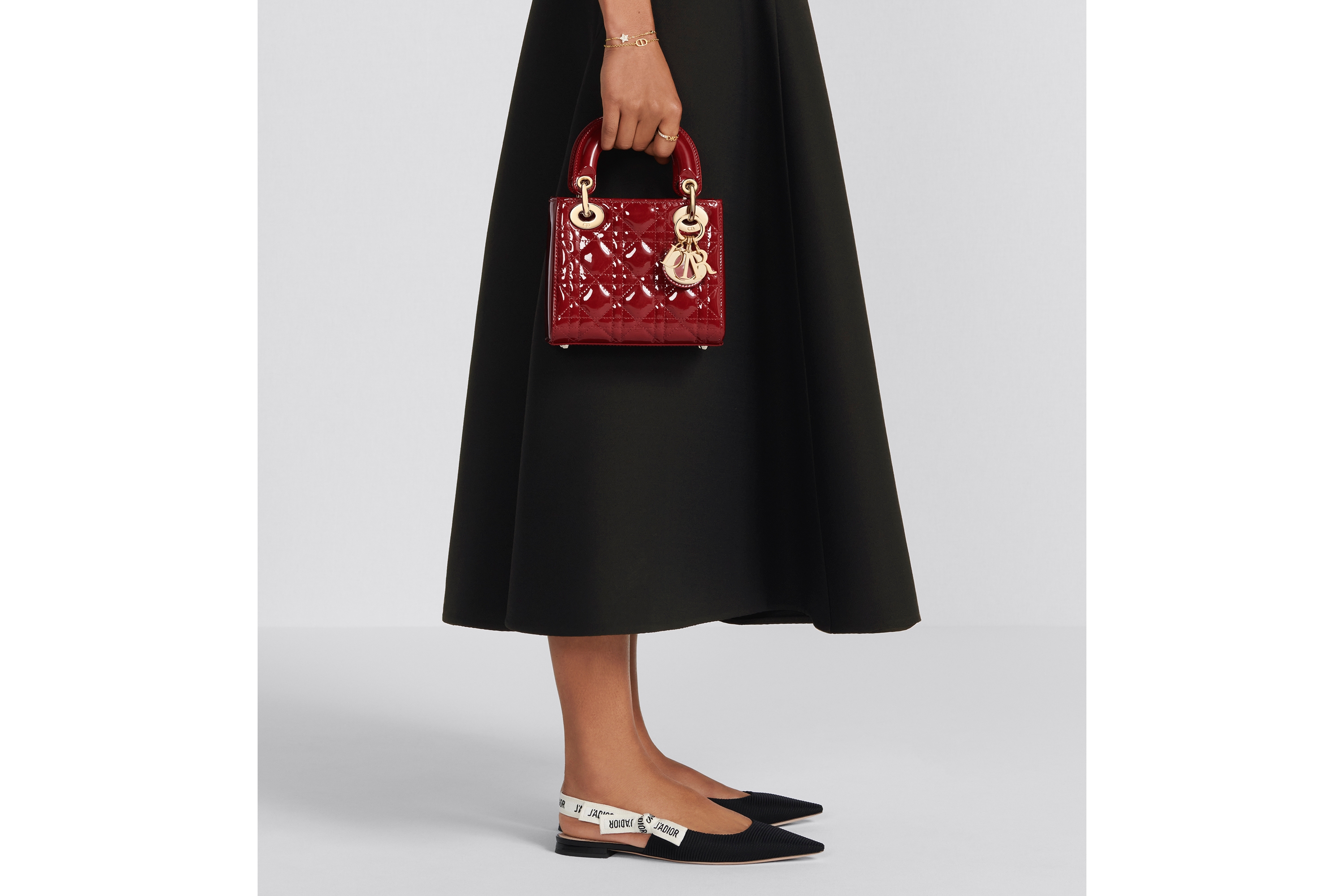 look_image_alt_prefix 迷你 Lady Dior 手袋 樱桃红漆皮牛皮革藤格纹 E12