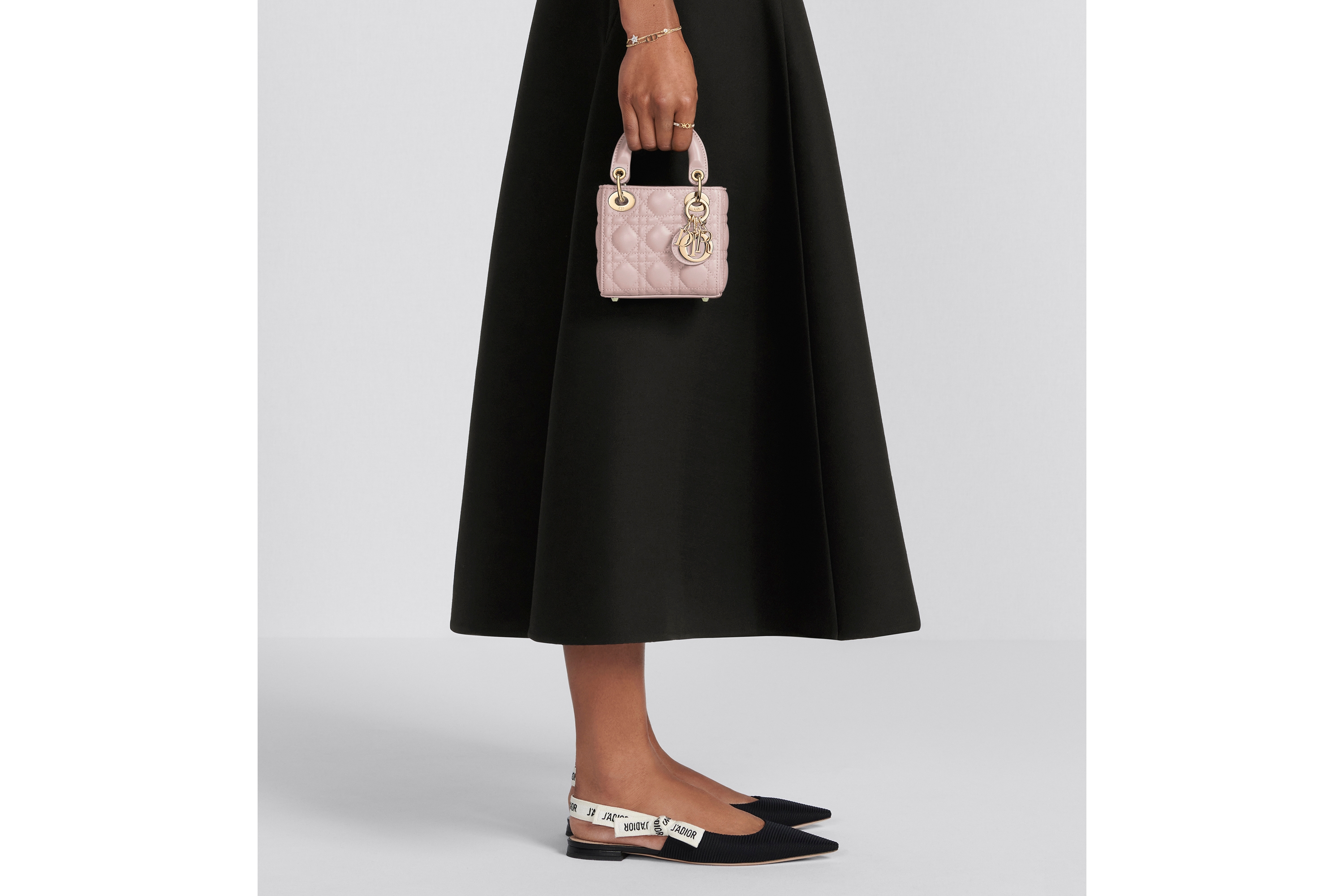 look_image_alt_prefix Lady Dior 超迷你手袋 胭脂粉色羊皮革藤格纹 E15