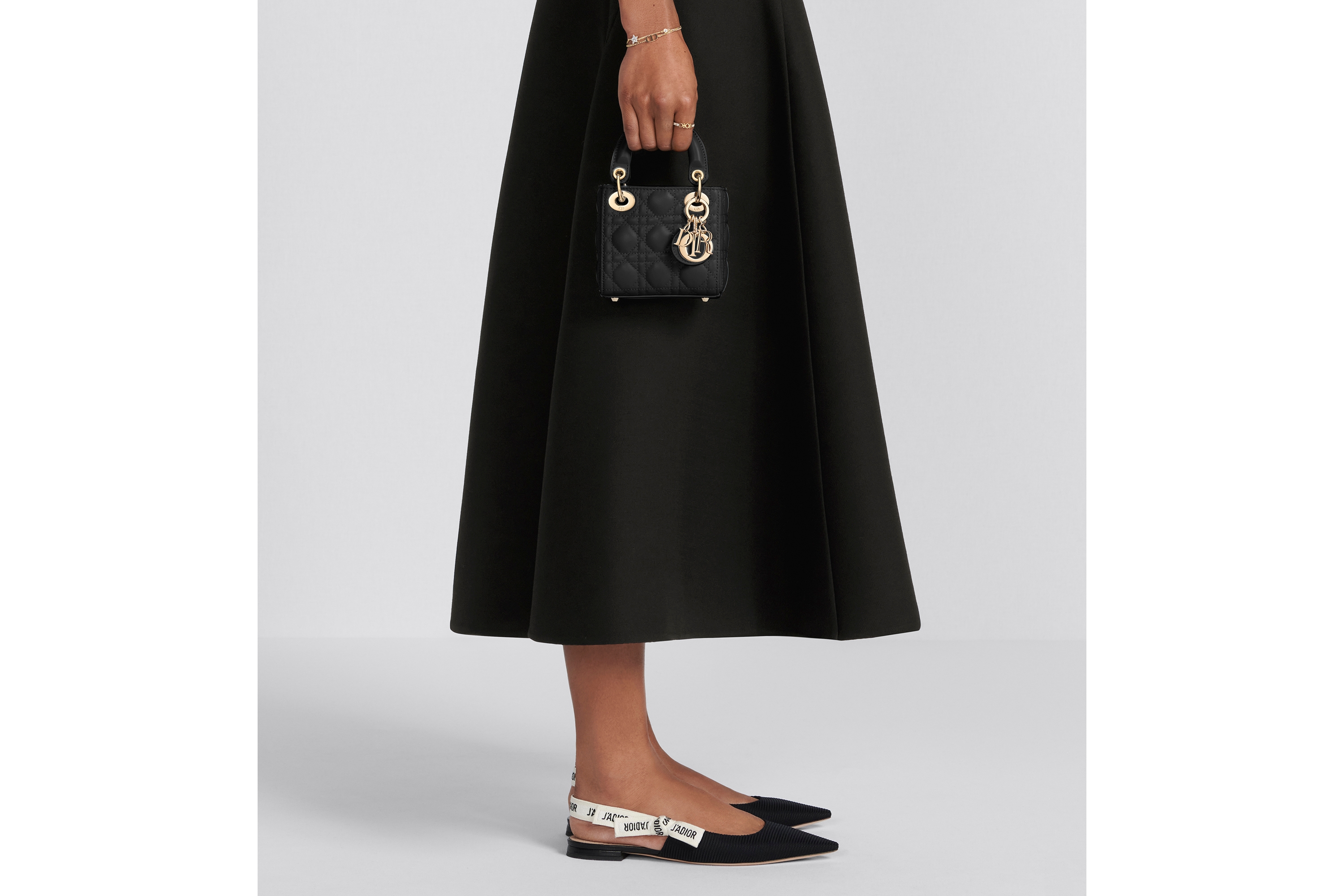 look_image_alt_prefix Lady Dior 超迷你手袋 黑色羊皮革藤格纹 E15