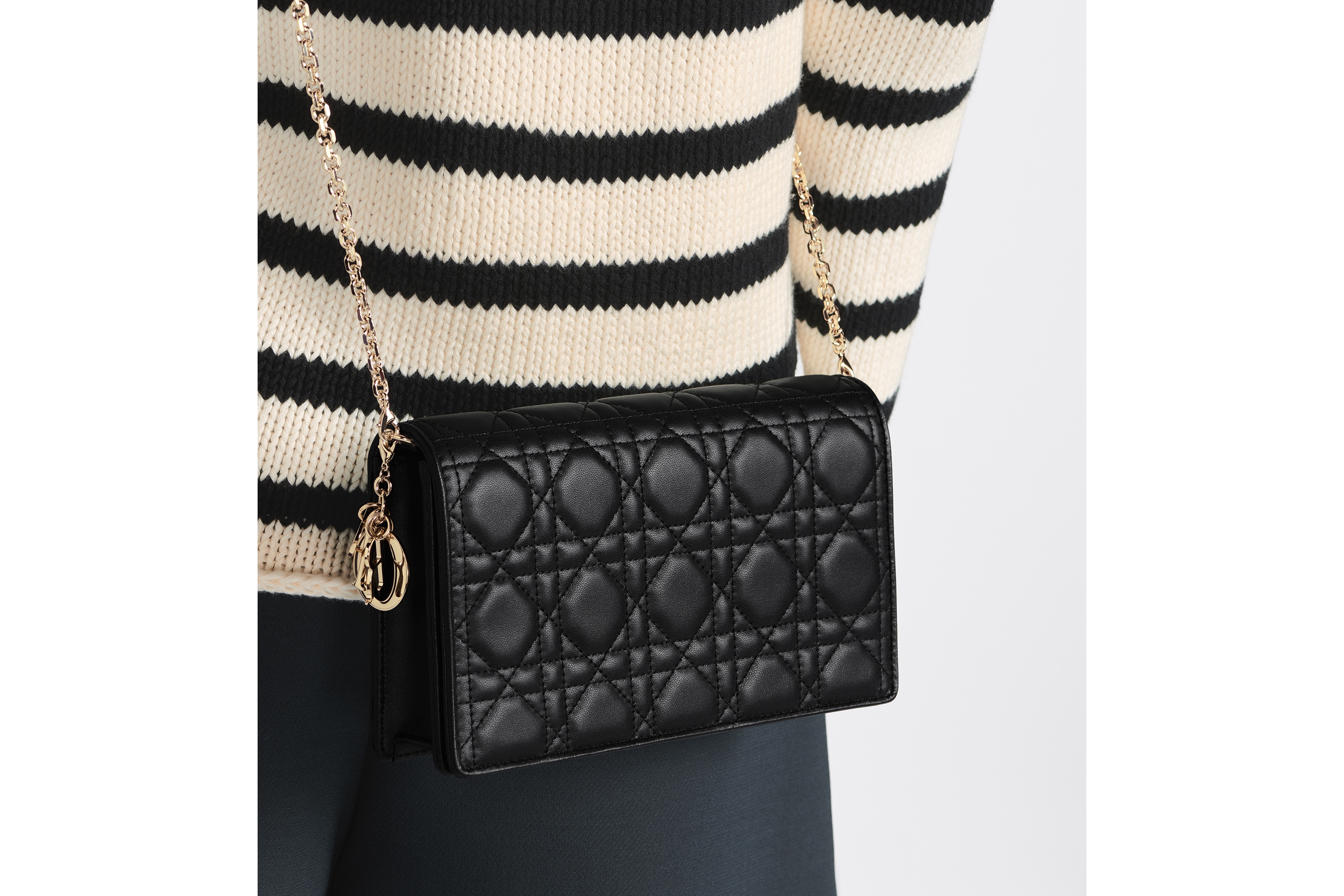 Lady Dior 手拿包 黑色羊皮革藤格纹 E14