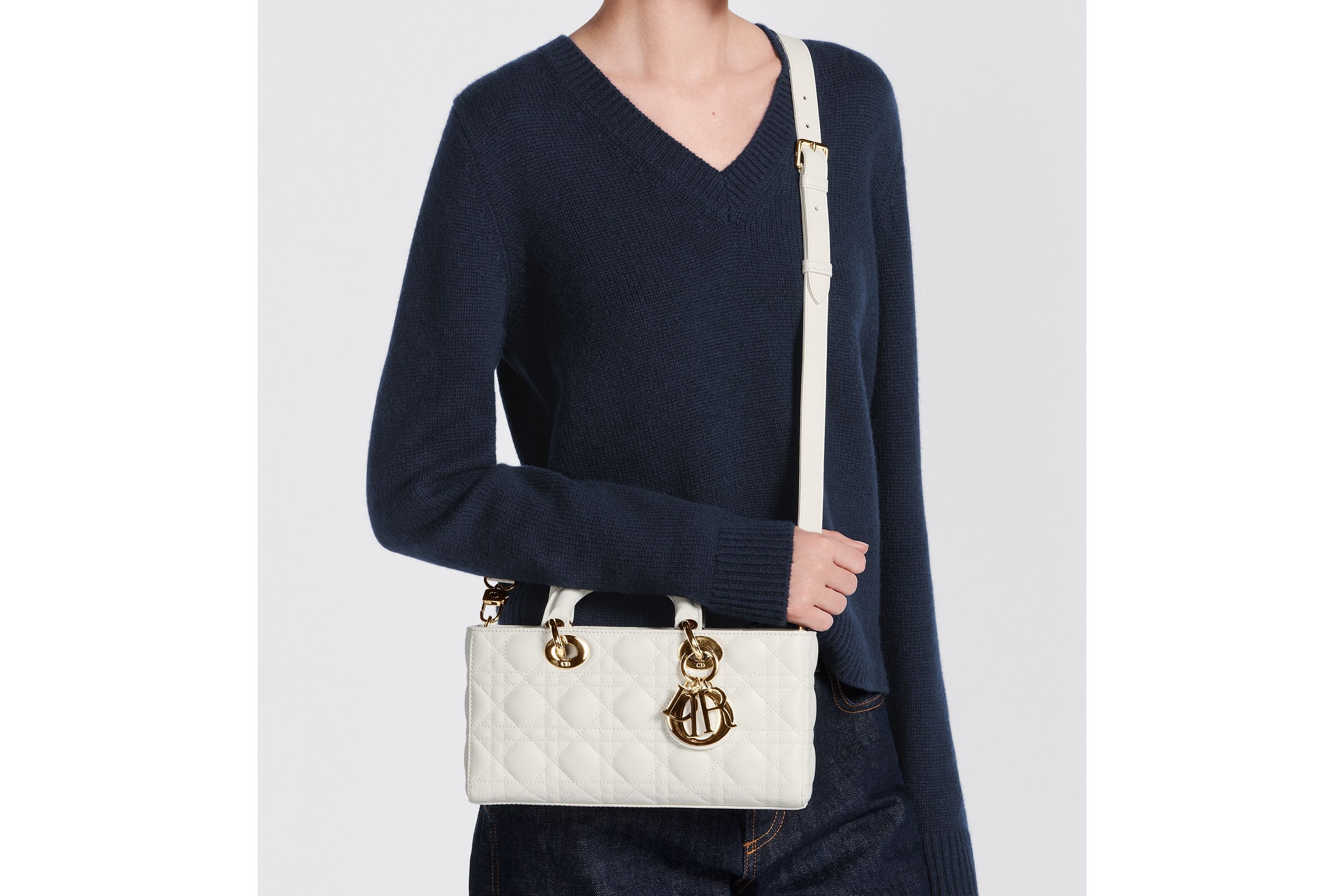 look_image_alt_prefix 中号 Lady D-Joy 手袋 奶白色羊皮革藤格纹 E13