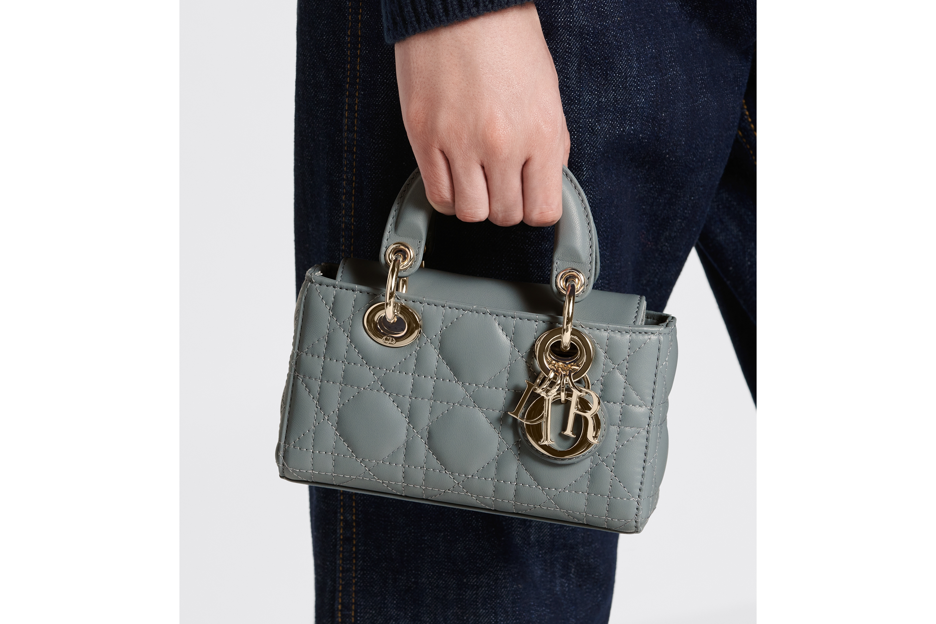 look_image_alt_prefix Lady D-Joy 超迷你手袋 云雾蓝羊皮革藤格纹 E14