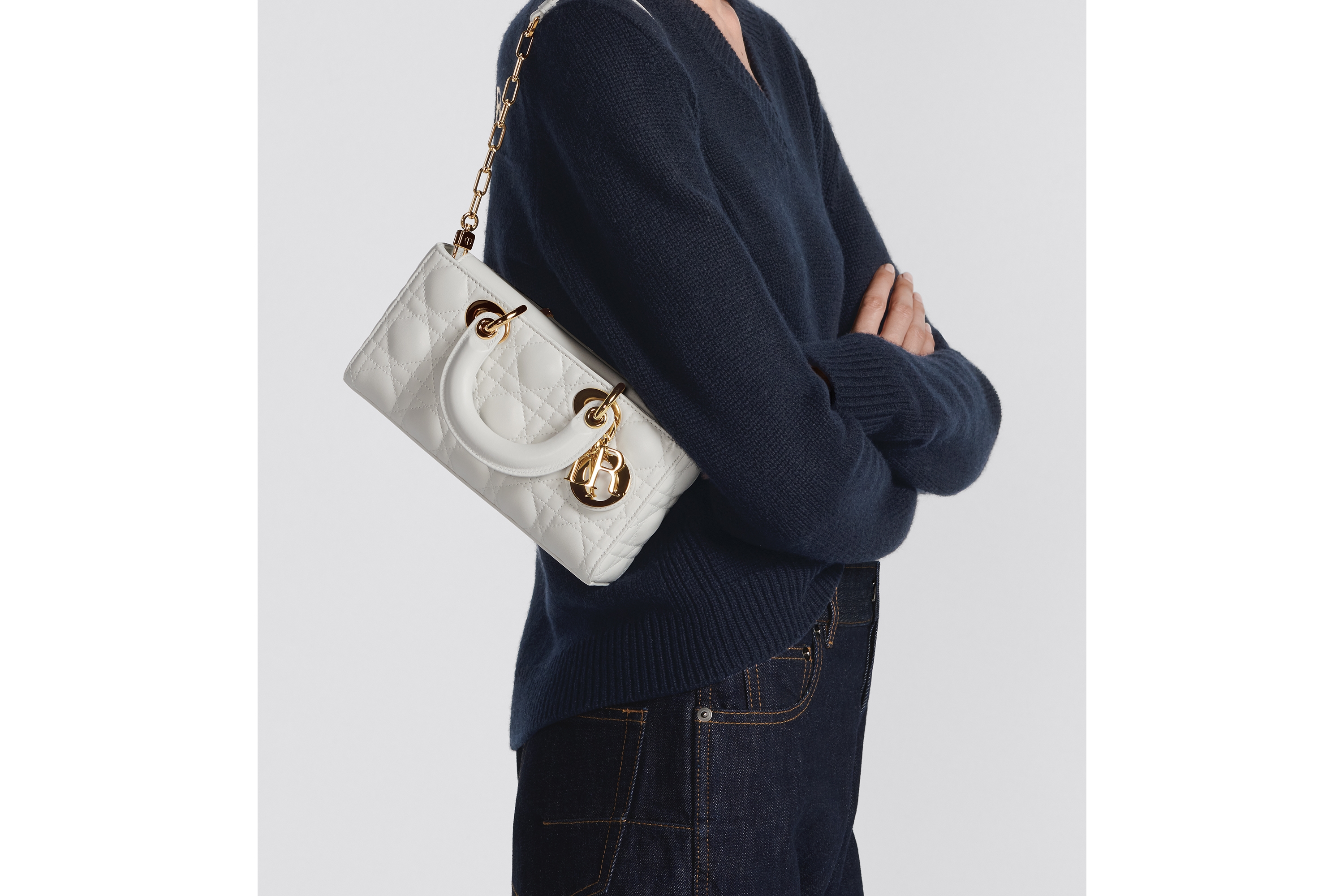 look_image_alt_prefix 小号 Lady D-Joy 手袋 奶白色羊皮革藤格纹 E05