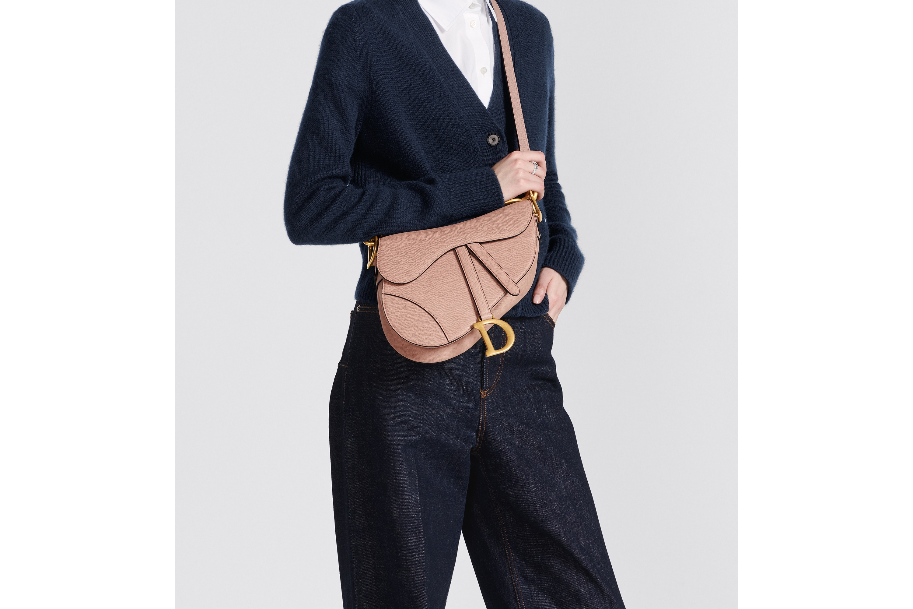 look_image_alt_prefix 马鞍包（附肩带） 绯红色粒面牛皮革 E04