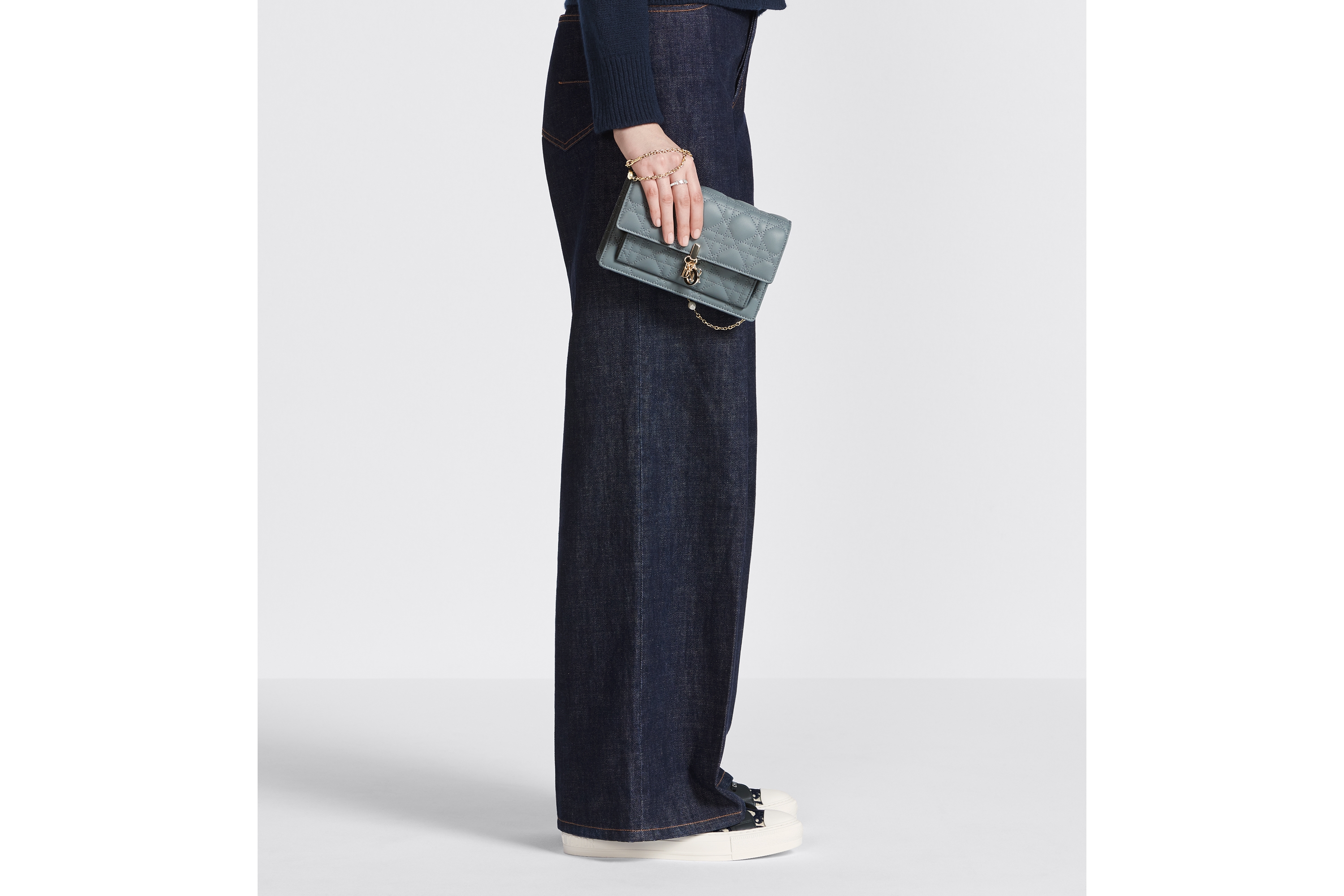 look_image_alt_prefix My Dior Daily 链条手袋 云雾蓝羊皮革藤格纹 E11