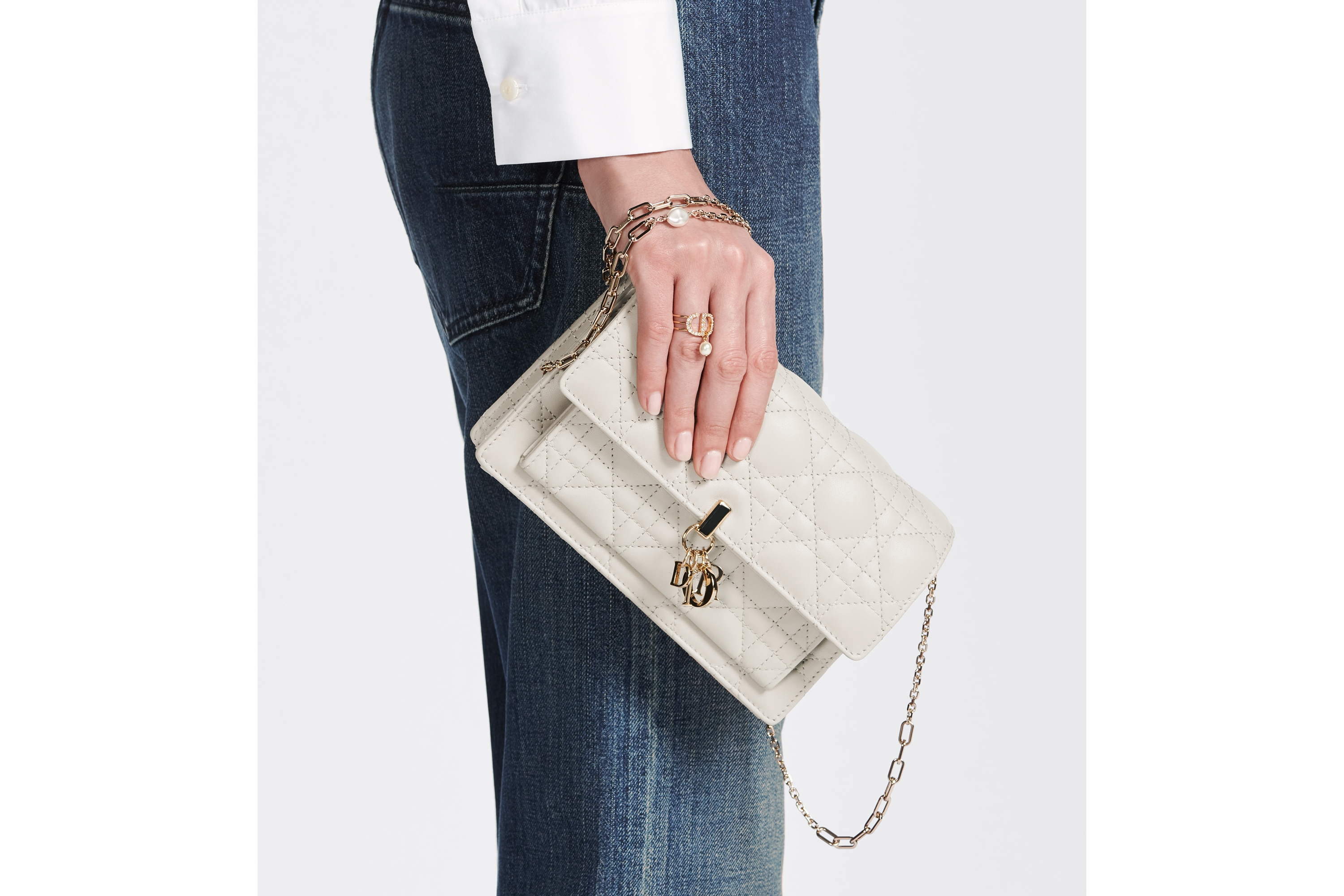 look_image_alt_prefix My Dior Daily 链条手袋 奶白色羊皮革藤格纹 E14