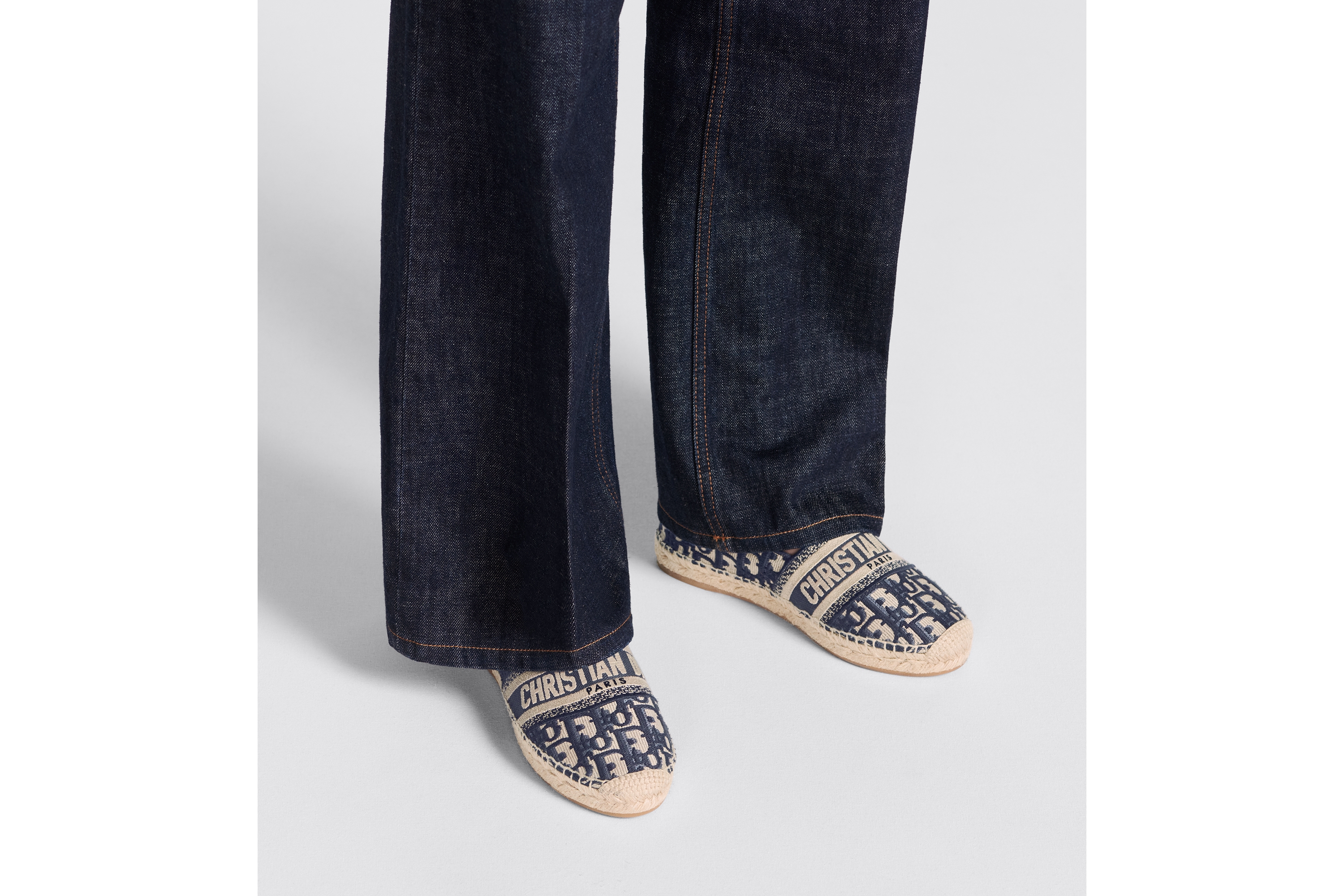 look_image_alt_prefix Dior Granville 草编鞋 深蓝色棉质面料 Oblique 印花刺绣 E15