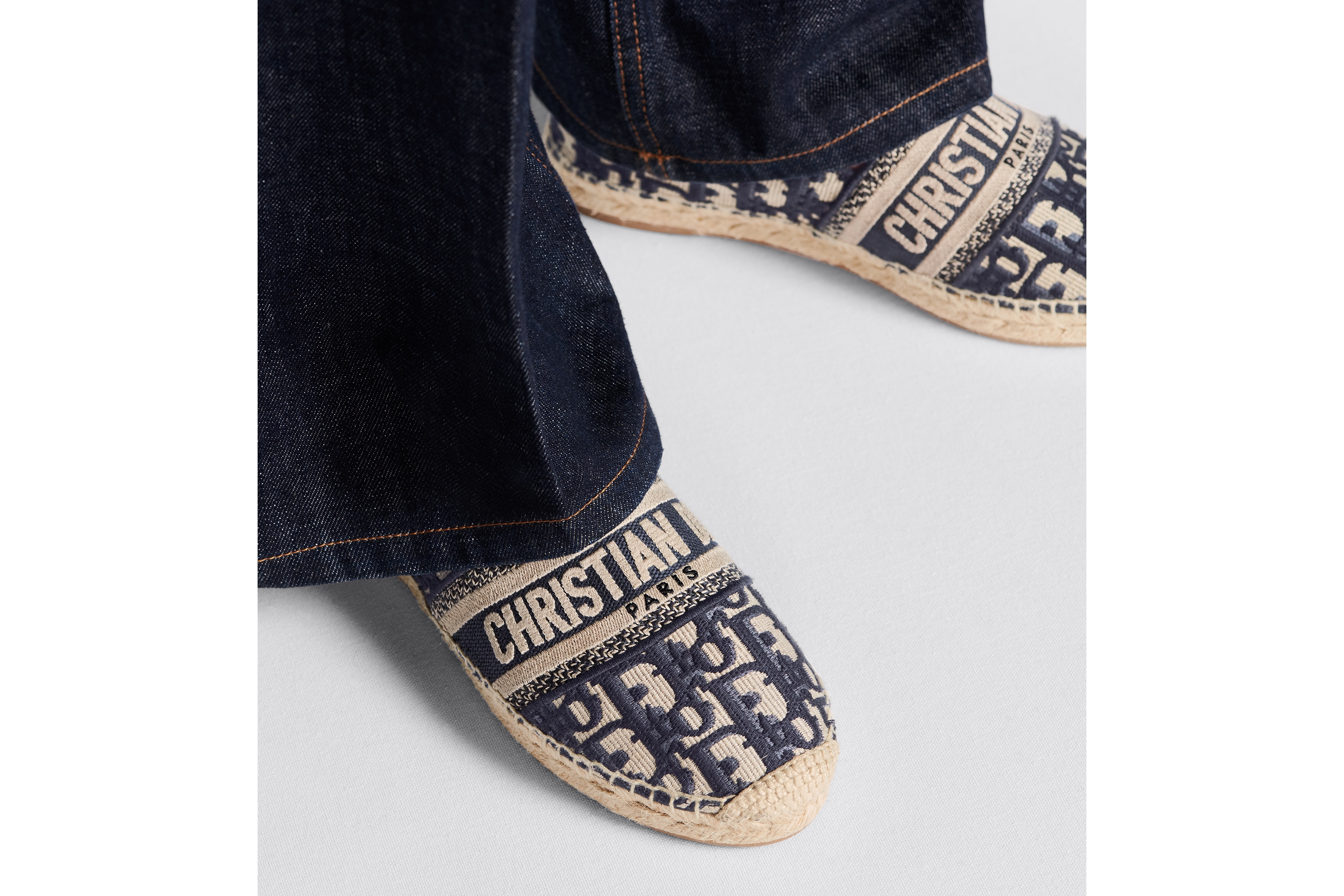 look_image_alt_prefix Dior Granville 草编鞋 深蓝色棉质面料 Oblique 印花刺绣 E17