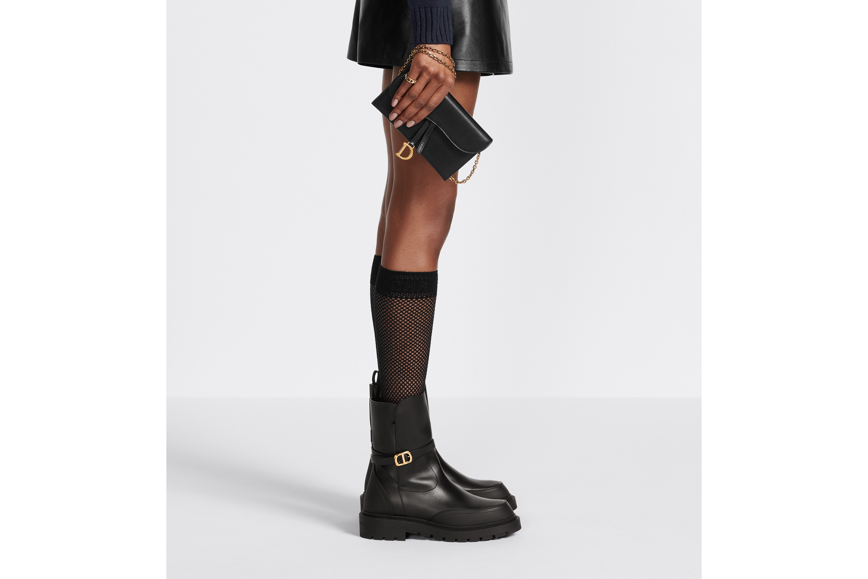 look_image_alt_prefix 马鞍长款链条钱包 黑色羊皮革 E11