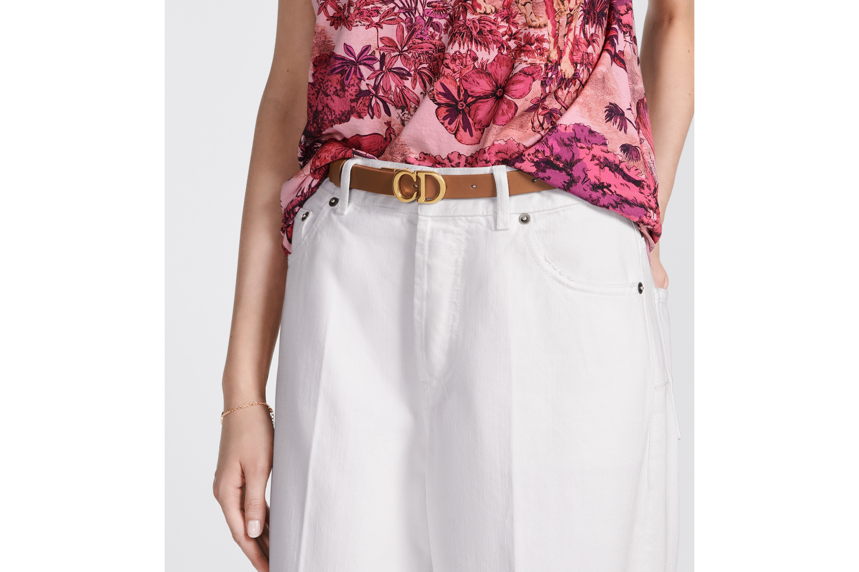 look_image_alt_prefix 马鞍双面腰带 20 毫米马鞍金色和焦糖米色光滑牛皮革 E13