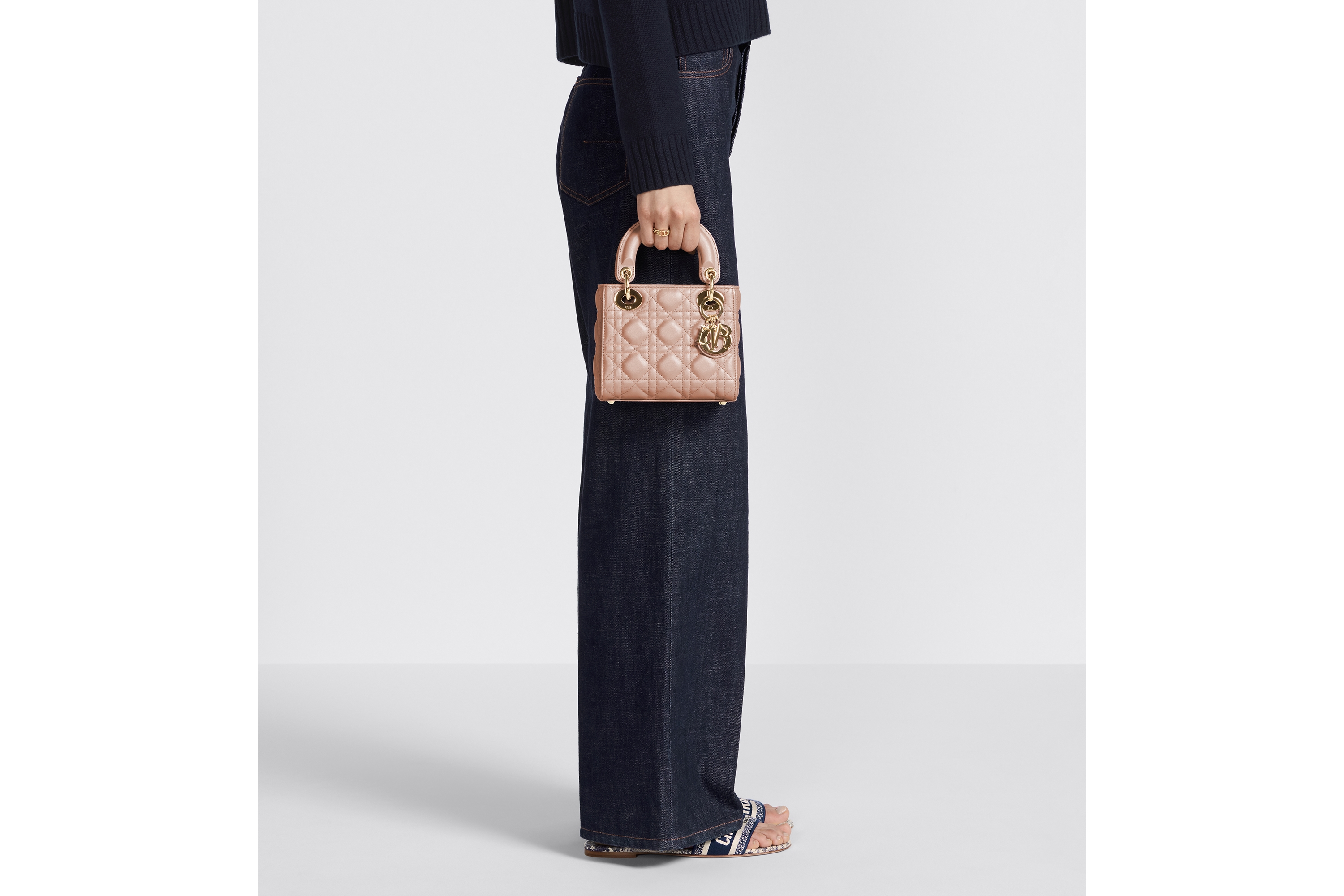 look_image_alt_prefix 迷你 Lady Dior 手袋 绯红色羊皮革藤格纹 E15