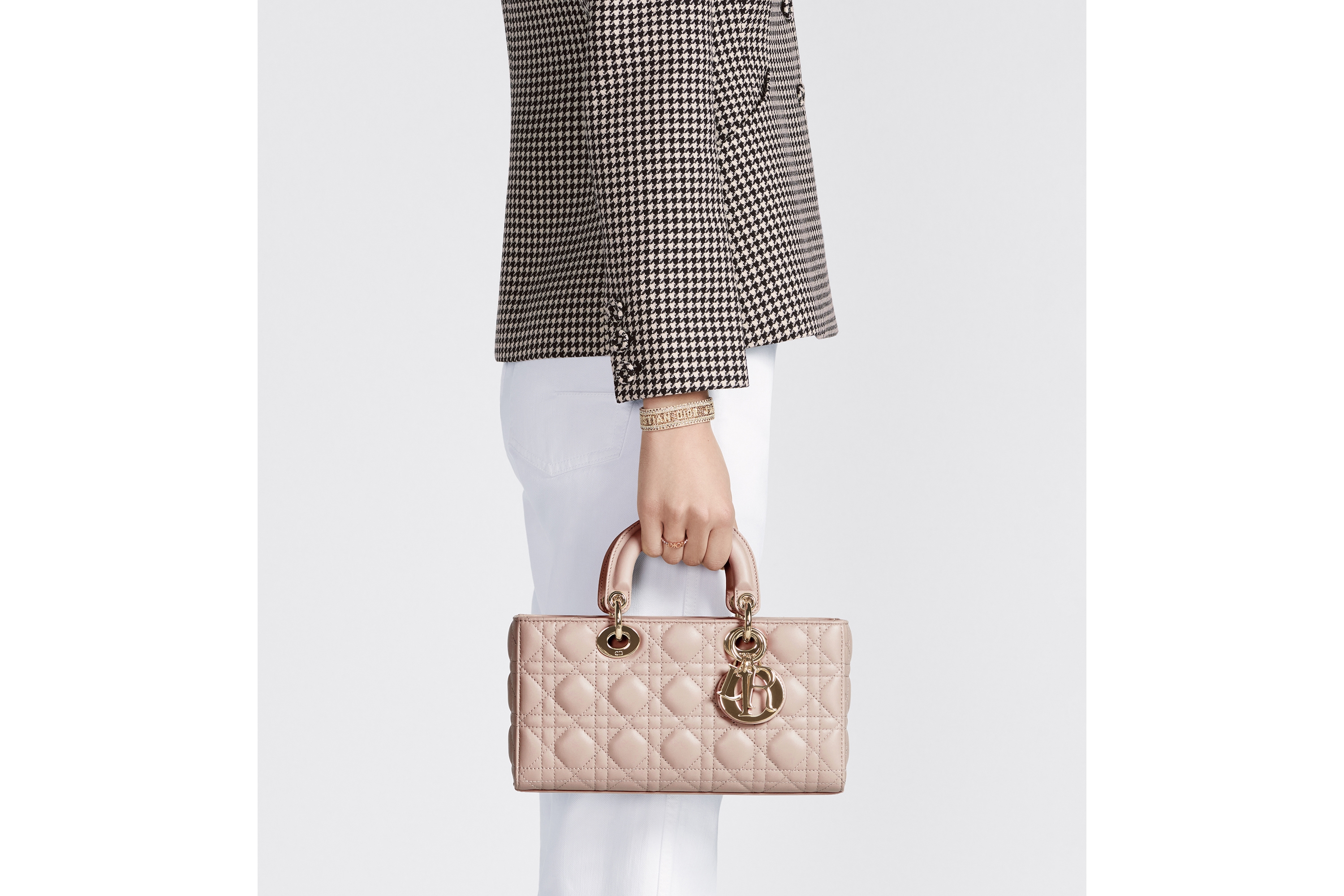 中号 Lady D-Joy 手袋 胭脂粉色羊皮革藤格纹 E11