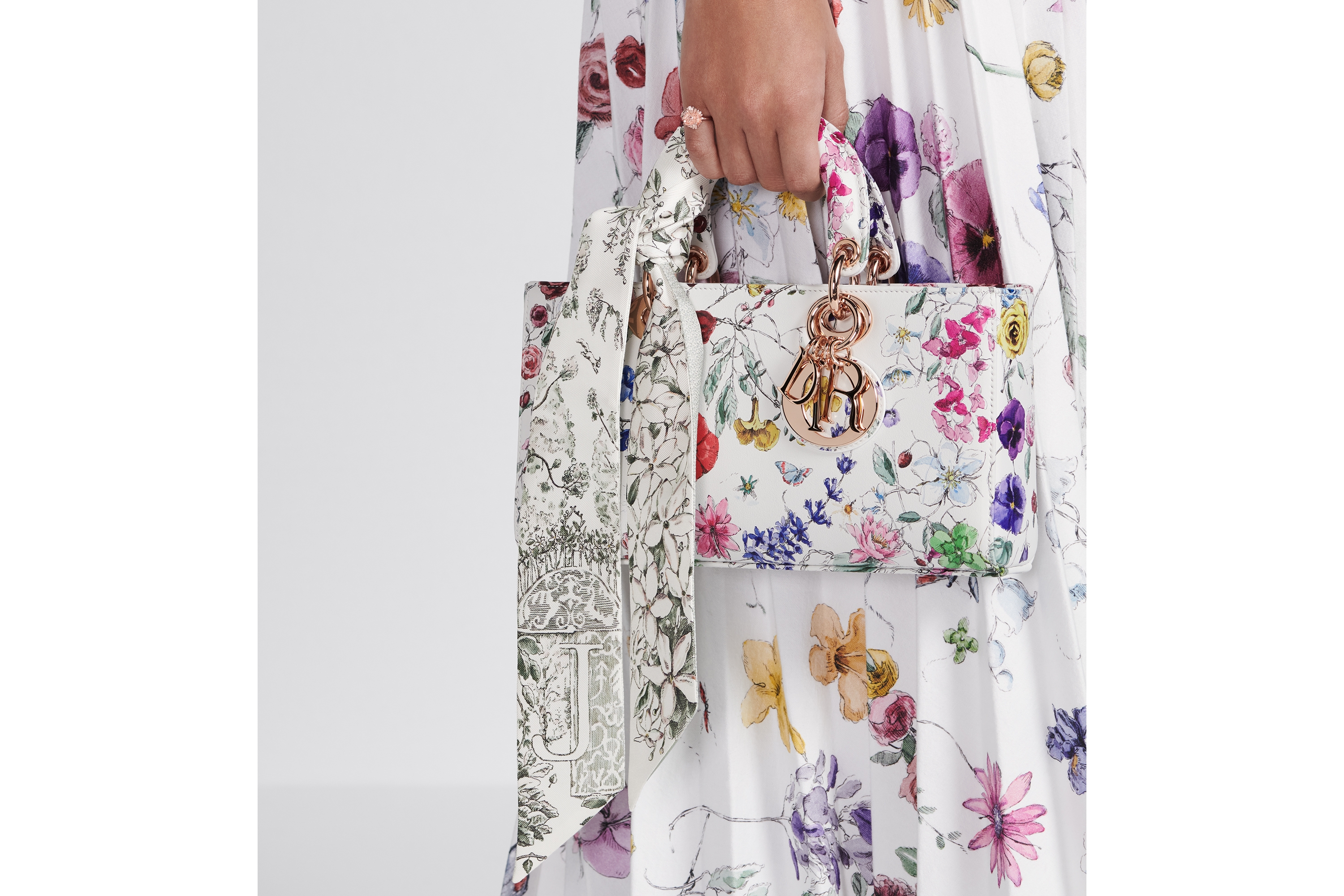 look_image_alt_prefix ABCDior Mitzah 丝巾 象牙色桑蚕丝斜纹面料多色 J Jasmin - Jardin Blanc 图案印花 E11