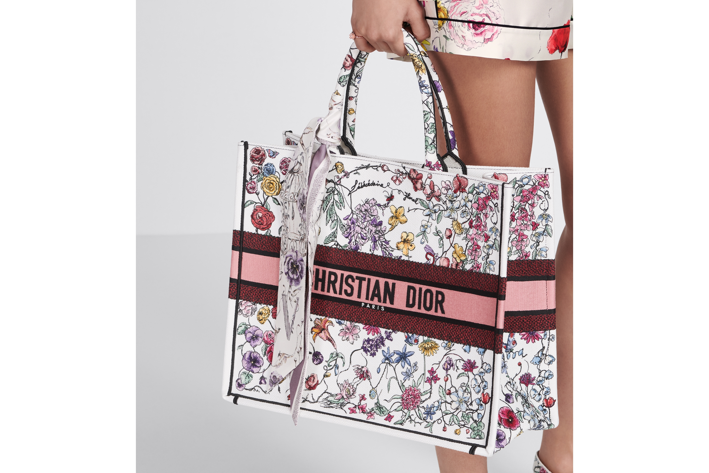 ABCDior Mitzah 丝巾 象牙色桑蚕丝斜纹面料多色 V Violette - Voler 图案印花 E18