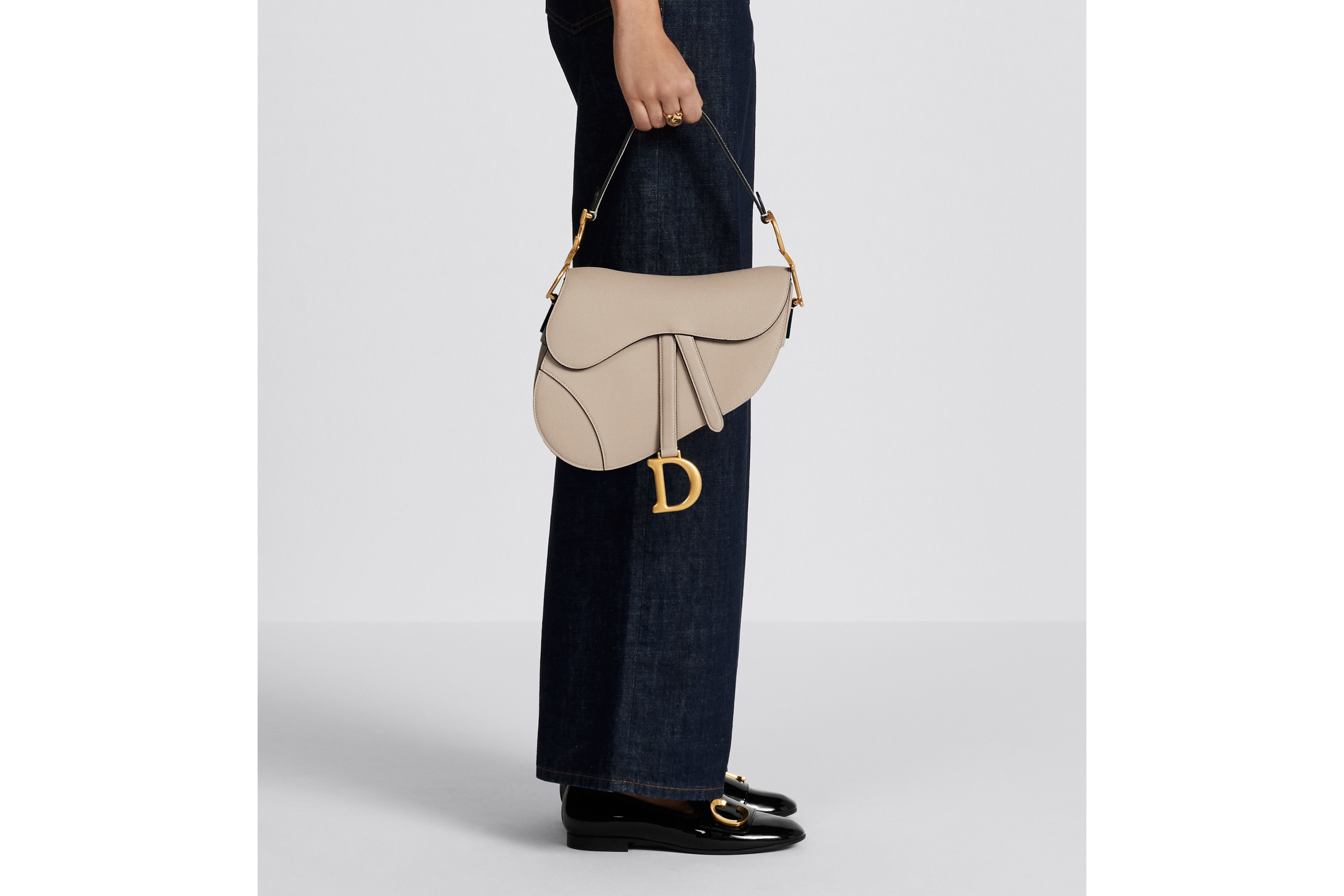 look_image_alt_prefix 马鞍包（附肩带） 胭脂米色粒面牛皮革 E15