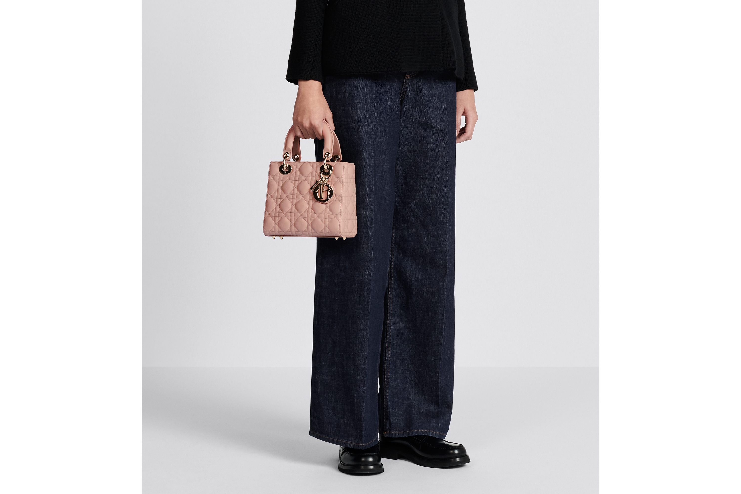 look_image_alt_prefix 小号 Lady Dior My ABCDior 手袋 绯红色羊皮革藤格纹 E15