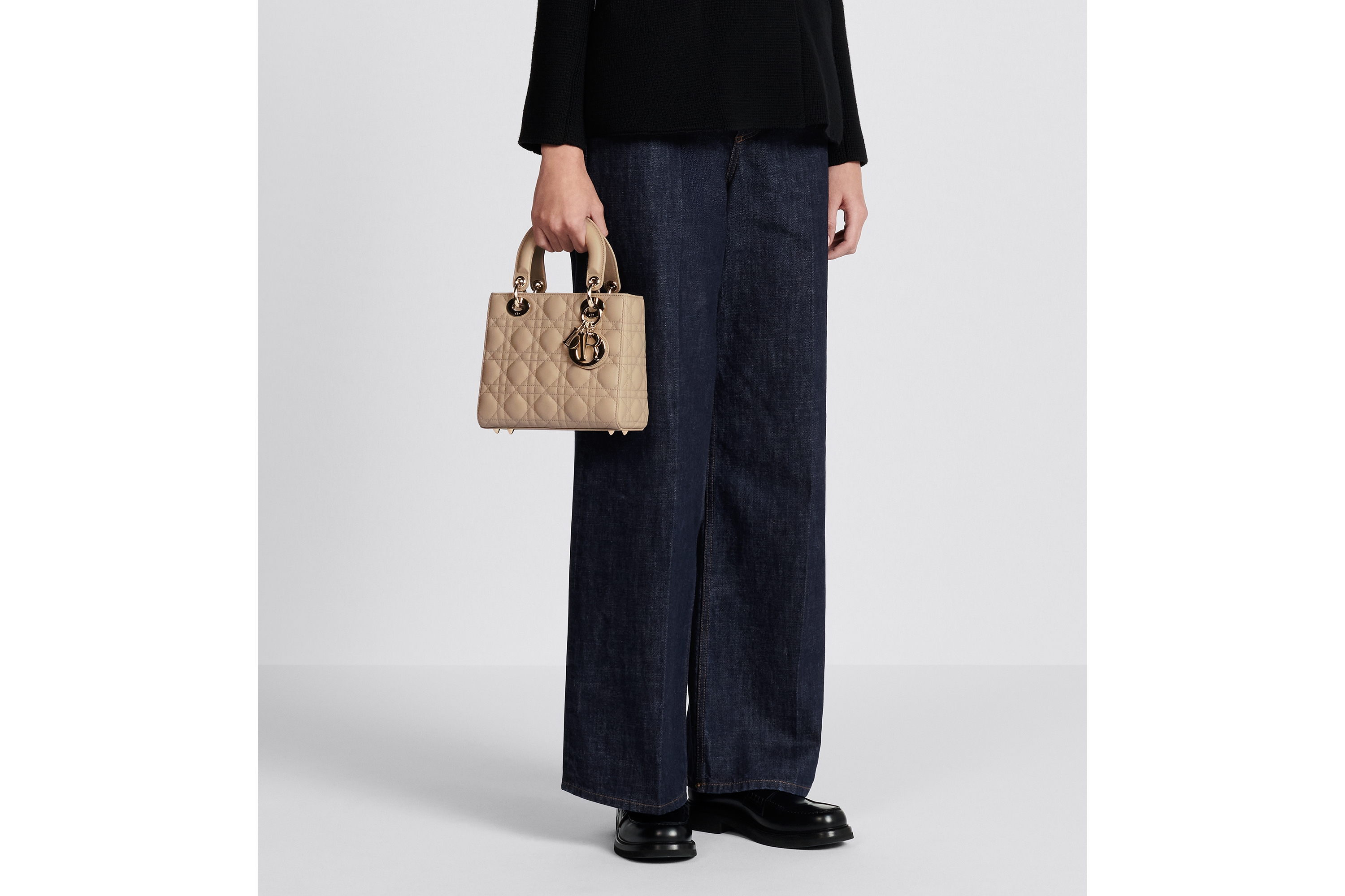 look_image_alt_prefix 小号 Lady Dior My ABCDior 手袋 饼干色羊皮革藤格纹 E15