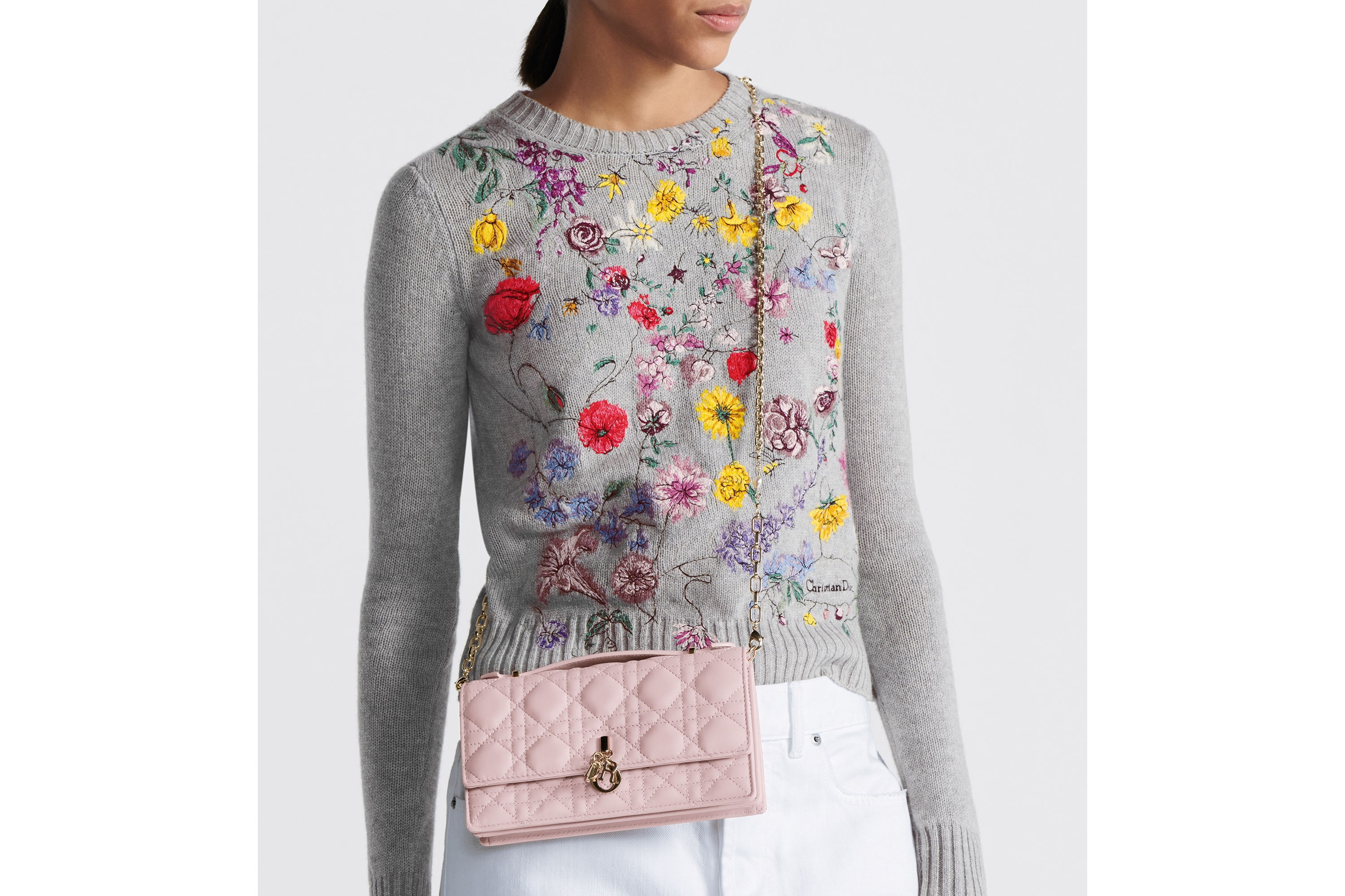 look_image_alt_prefix My Dior 迷你链条手袋 胭脂粉色羊皮革藤格纹 E04