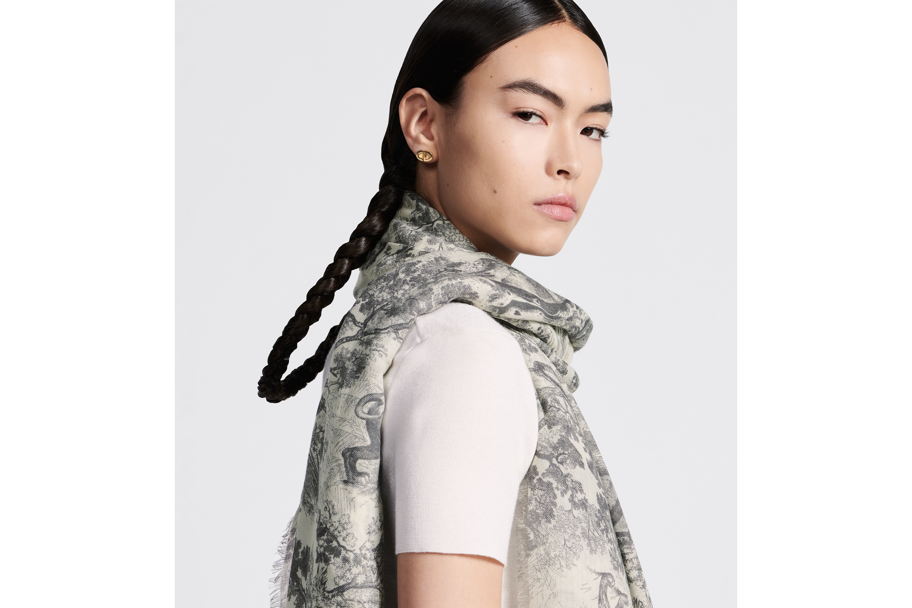 look_image_alt_prefix Dior 印花披肩 象牙色和灰色山羊绒面料 Sauvage 茹伊印花图案 E08