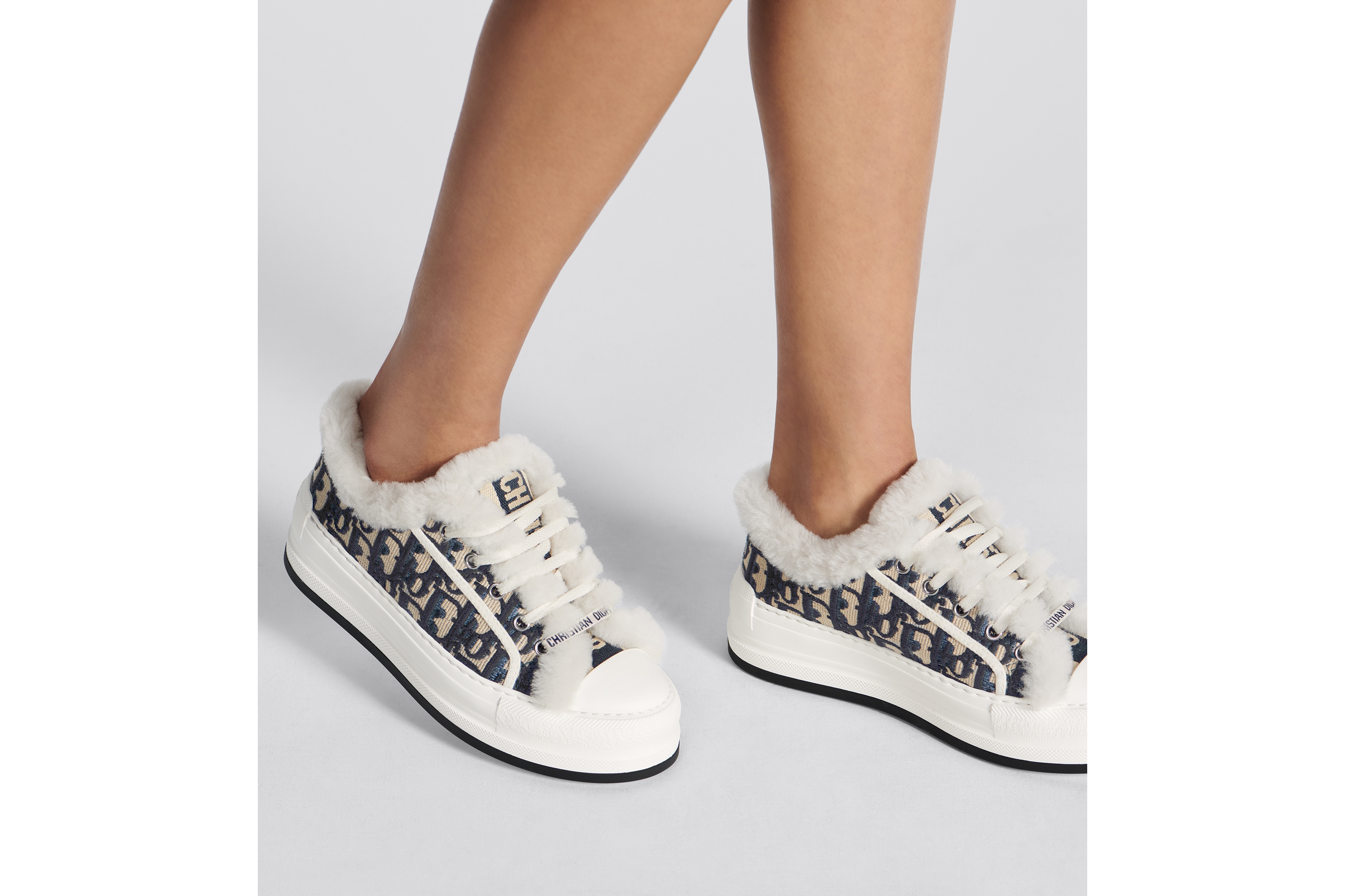 Walk'n'Dior 厚底运动鞋 棉质面料深蓝色 Oblique 印花和白色羊毛皮 E15