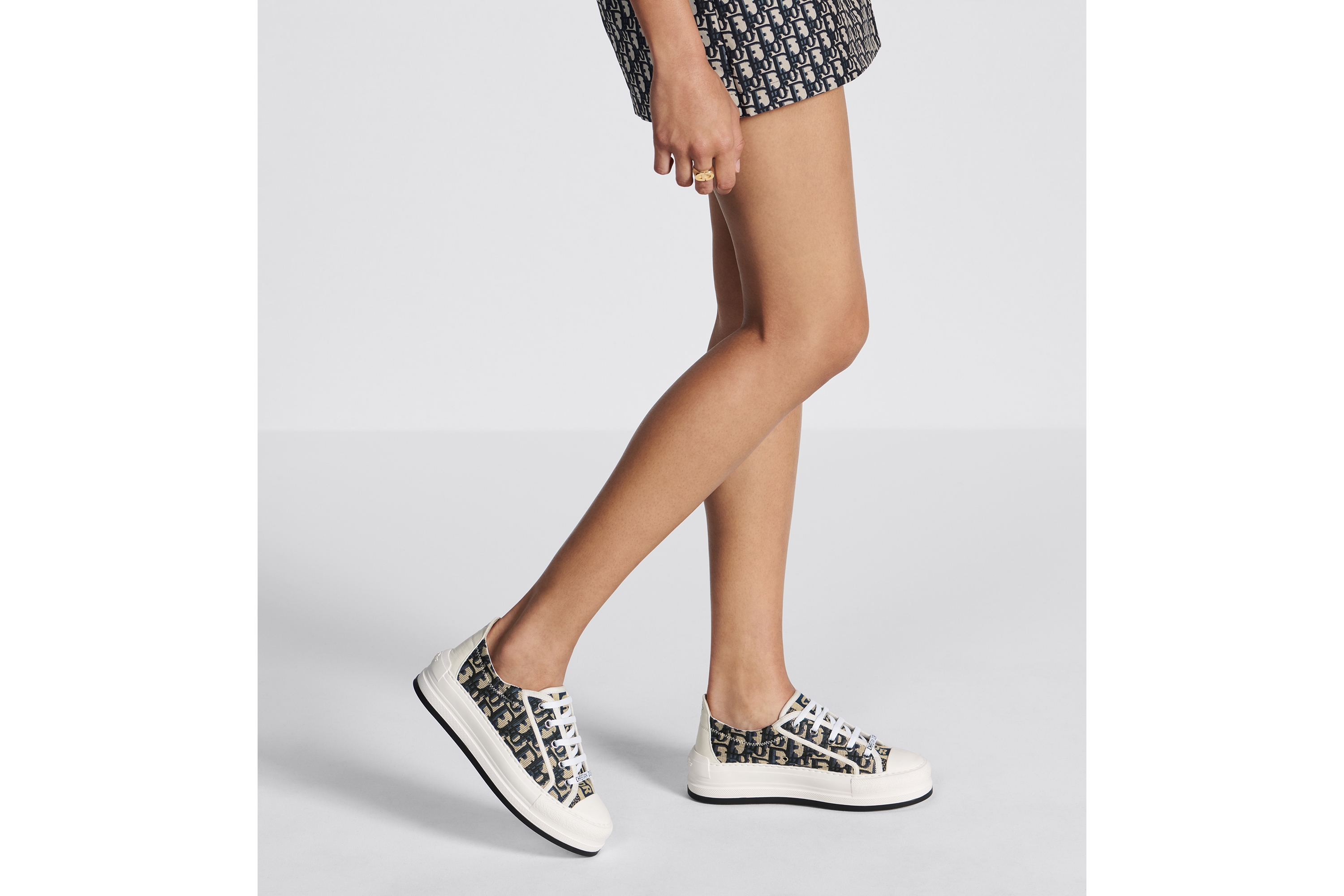 look_image_alt_prefix Walk'n'Dior 厚底运动鞋 深蓝色棉质刺绣面料 Oblique 印花 E15