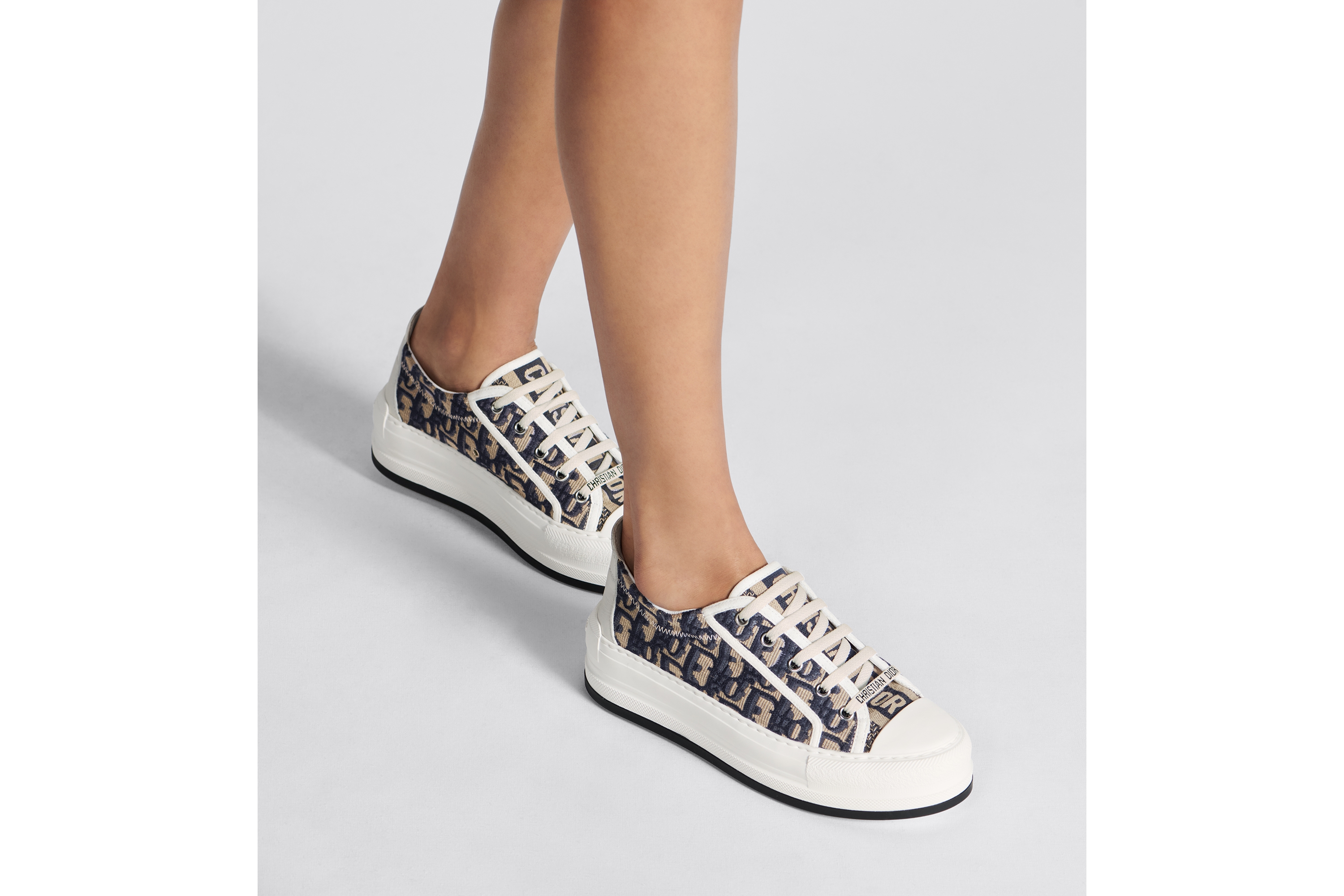 look_image_alt_prefix Walk'n'Dior 厚底运动鞋 深蓝色棉质刺绣面料 Oblique 印花 E17