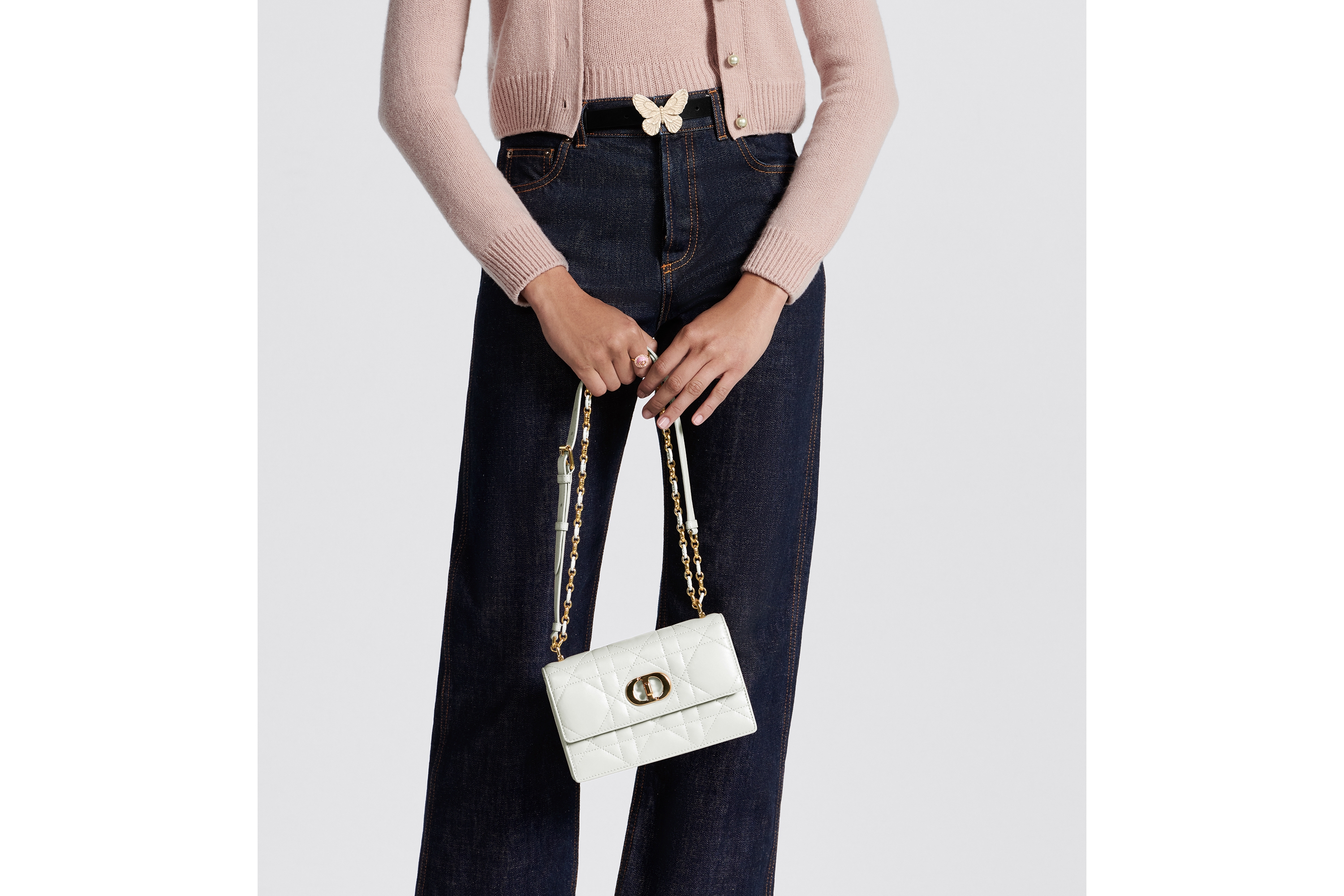 look_image_alt_prefix Miss Caro 迷你链条手袋 奶白色羊皮革超大藤格纹 E15