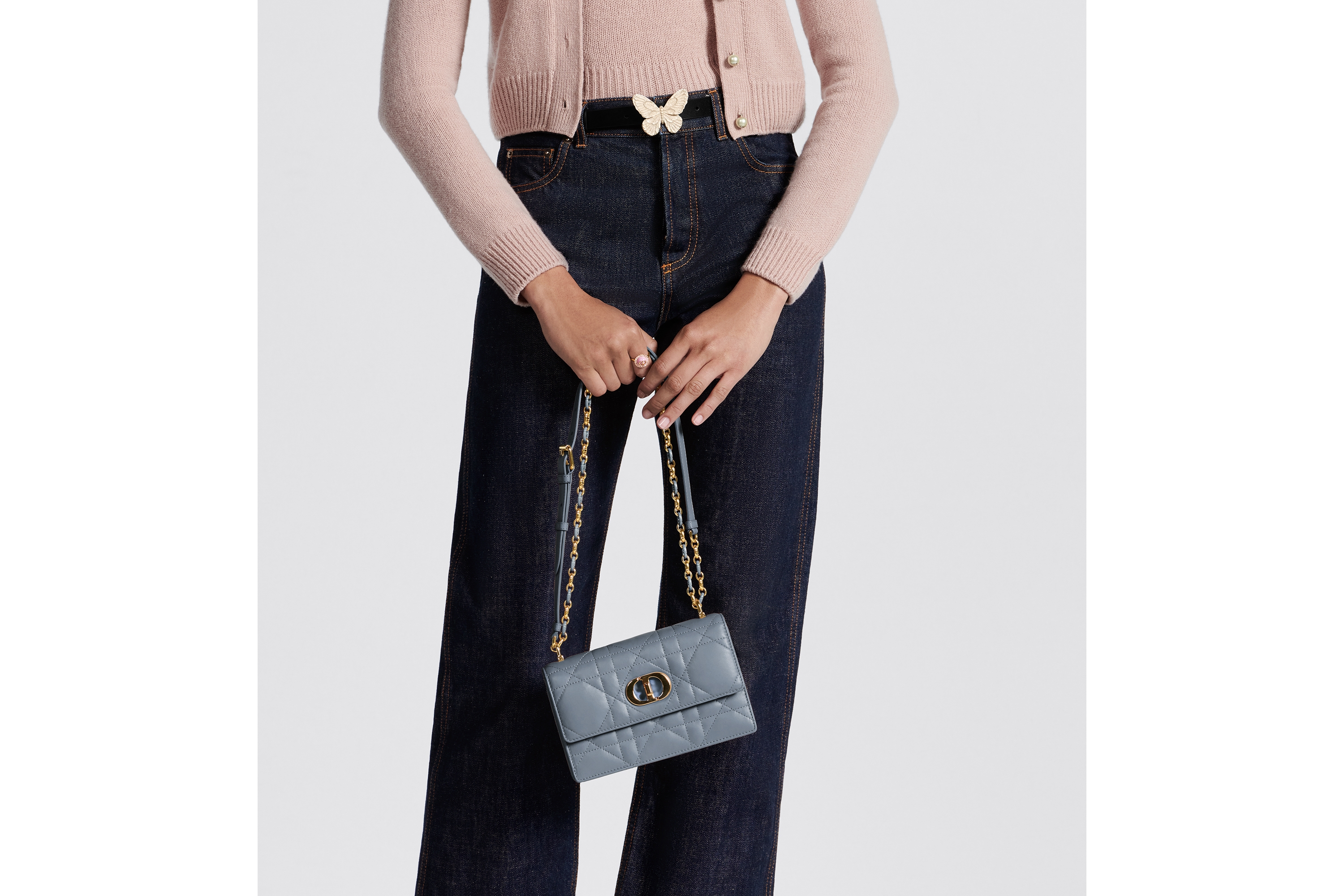 look_image_alt_prefix Miss Caro 迷你链条手袋 云雾蓝羊皮革超大藤格纹 E15