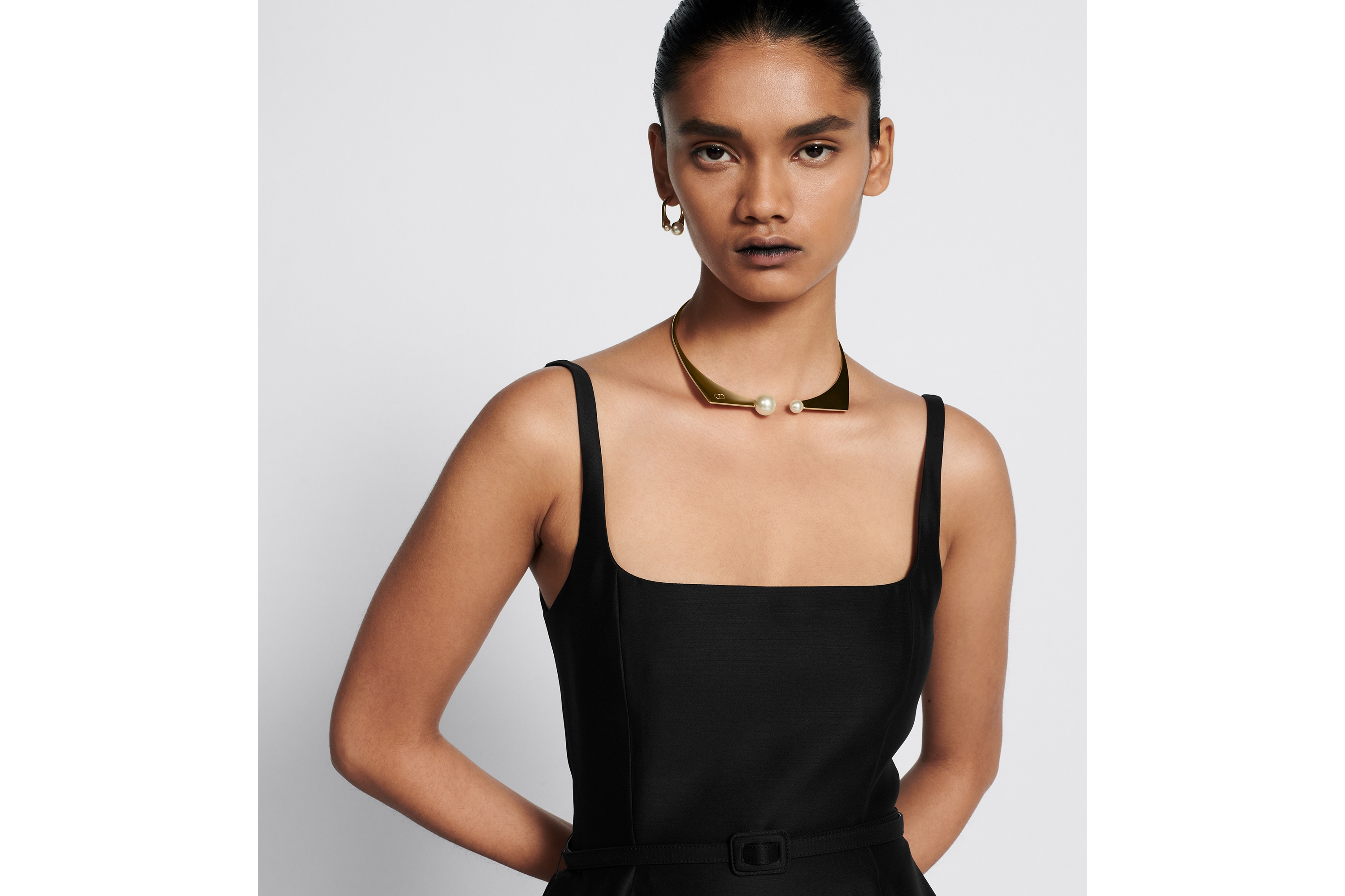 look_image_alt_prefix 喇叭形中长款连衣裙 黑色绵羊毛和桑蚕丝混纺面料 E04