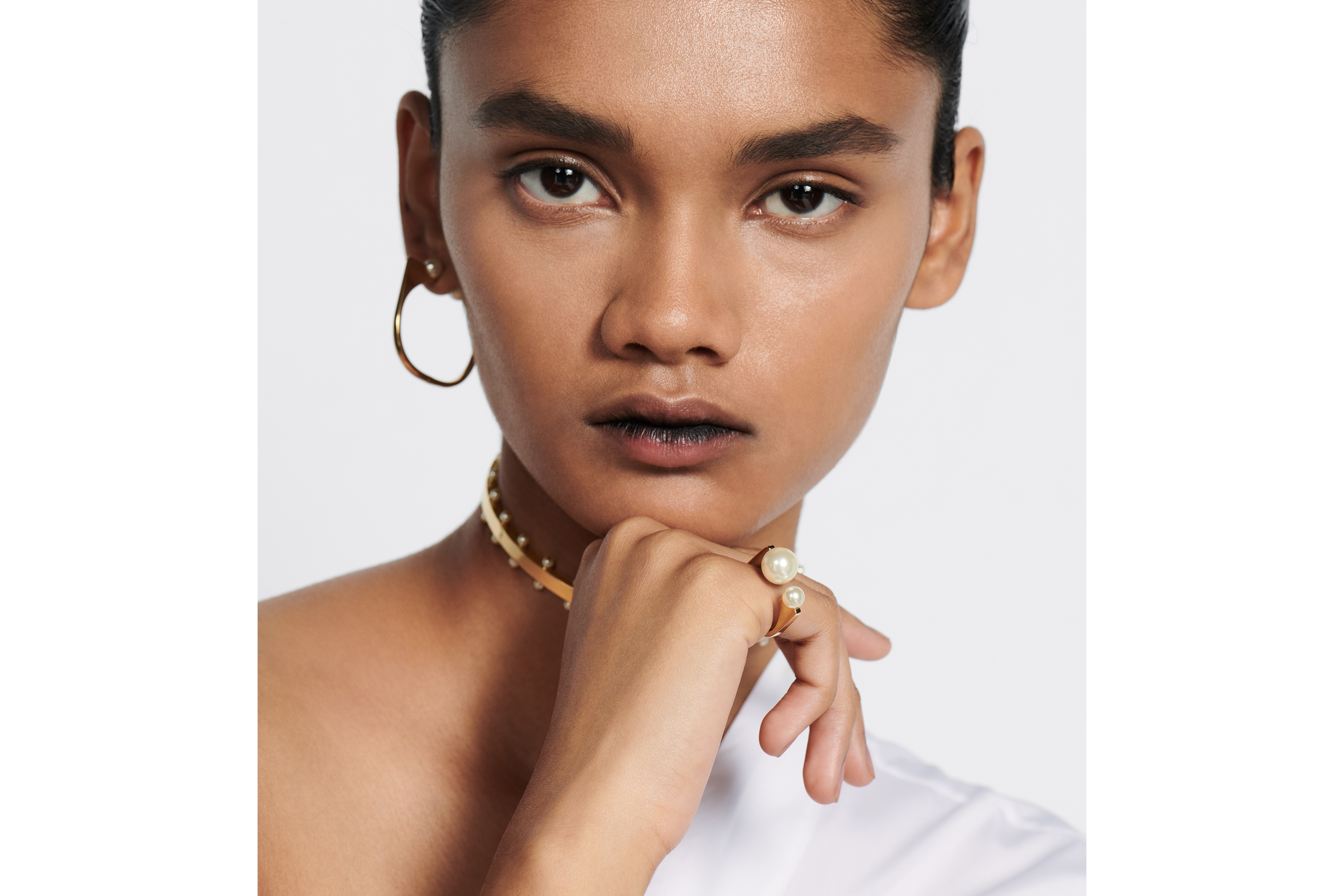 look_image_alt_prefix Dior Tribales New Look 戒指 金色饰面金属和白色树脂珠饰 E10