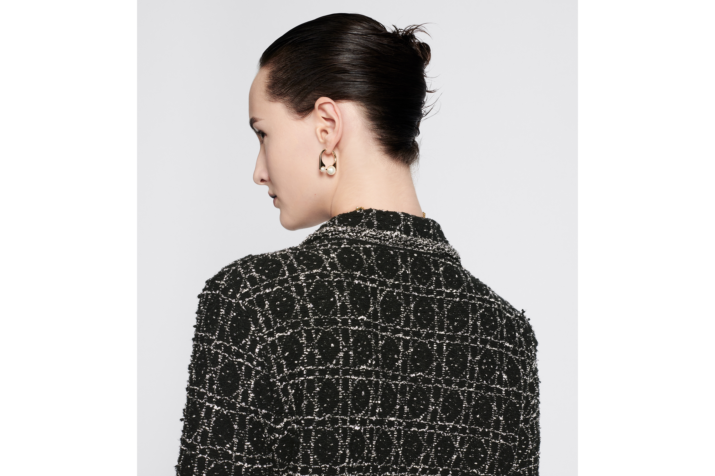 look_image_alt_prefix 外套 黑色和白色棉质混纺粗花呢科技面料超大藤格纹 E09