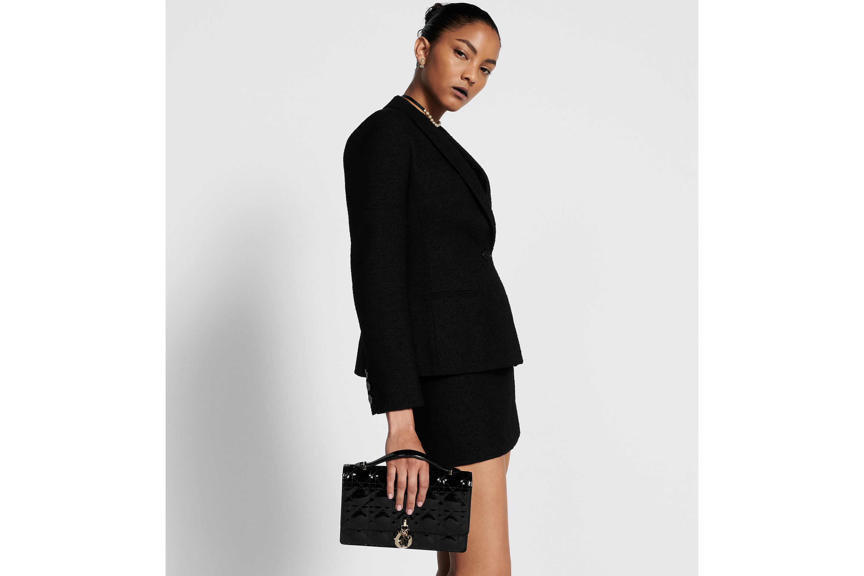 look_image_alt_prefix My Dior Top Handle 手袋 黑色漆皮牛皮革藤格纹 E04