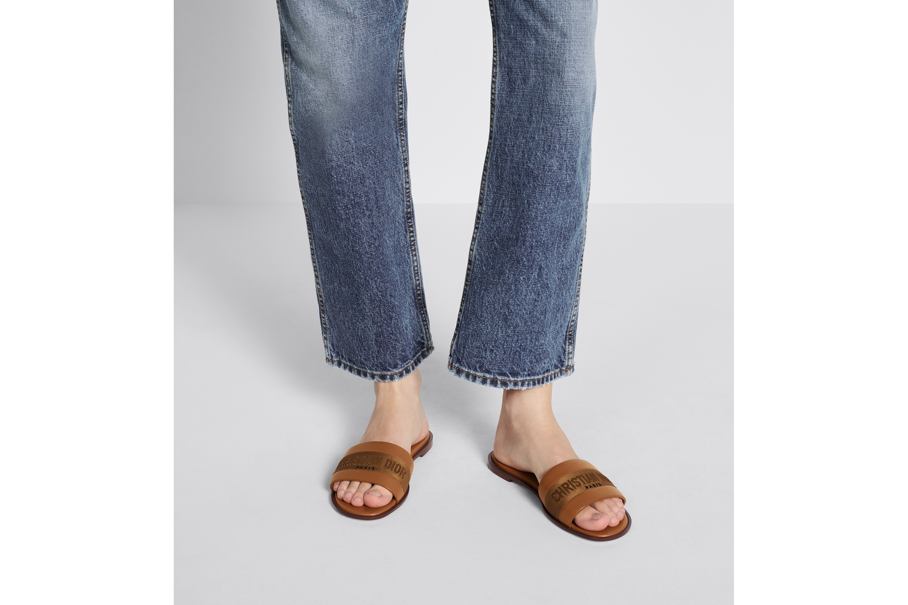 Dway 棉质凉拖 驼色牛皮革和棉质刺绣 E14