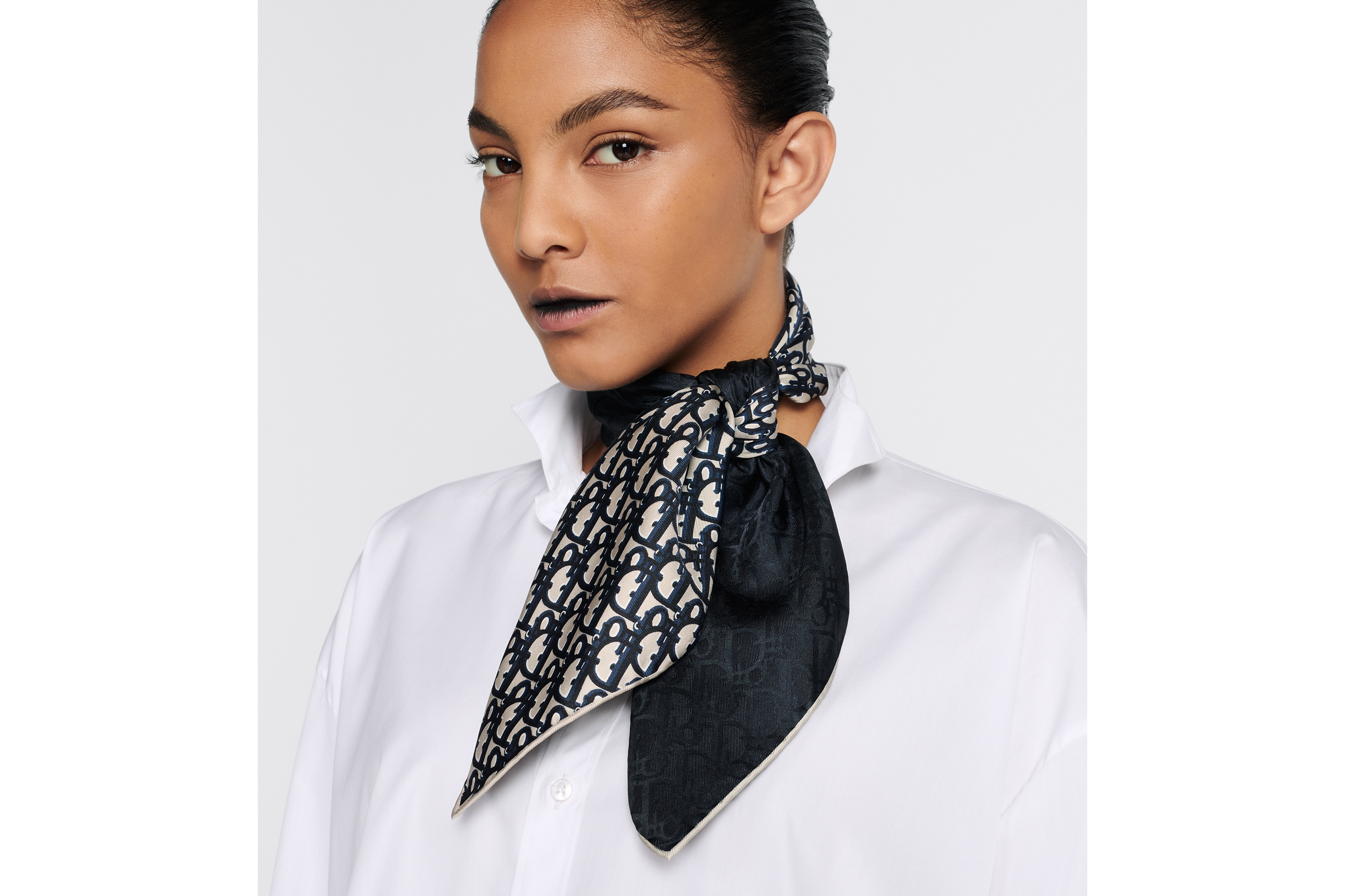 Dior 印花方巾 70 厘米海军蓝色桑蚕丝斜纹面料 Oblique 印花 E08