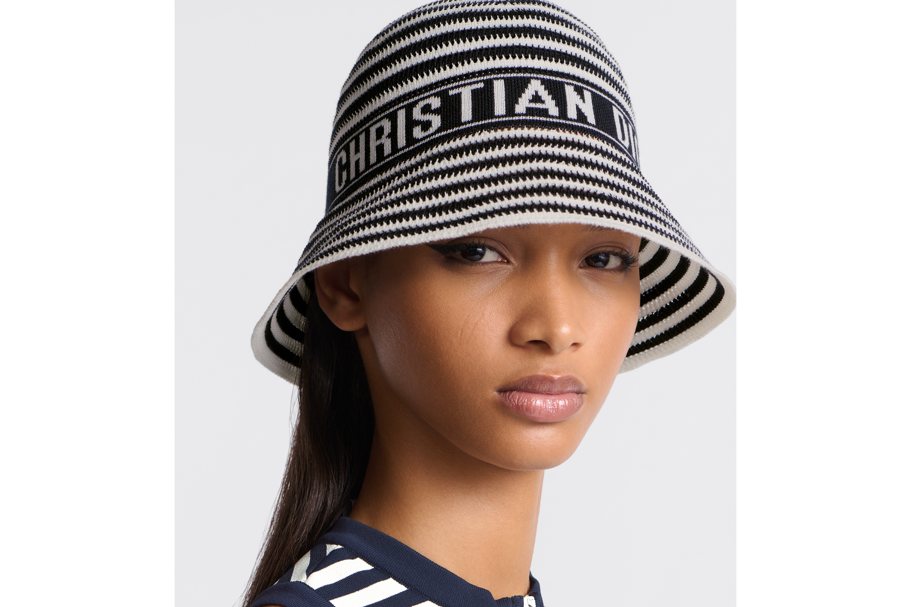 look_image_alt_prefix Dioriviera D-Tulipe 窄檐钟形女帽 海军蓝色和白色混纺针织面料 E12