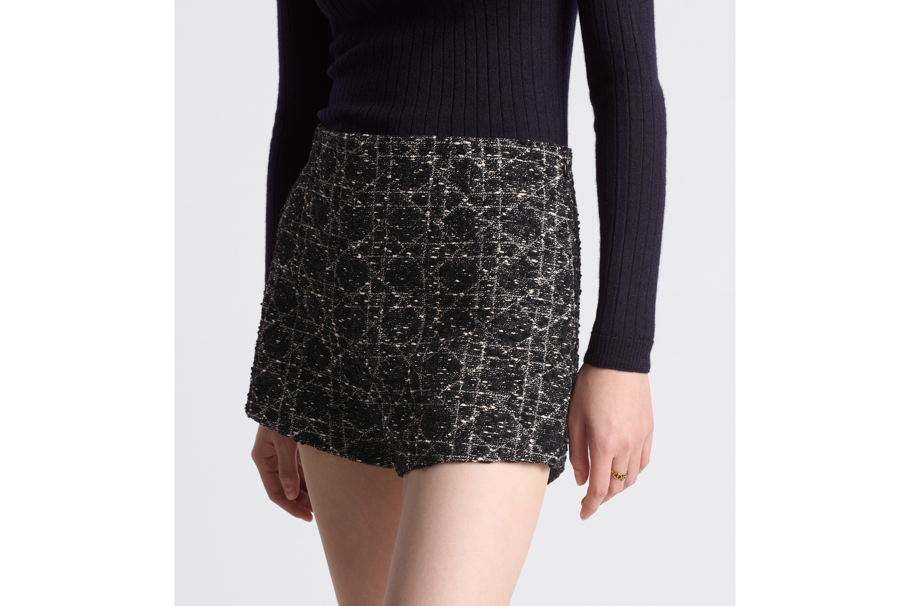 look_image_alt_prefix 短裤 黑色和白色棉质混纺粗花呢超大藤格纹 E13