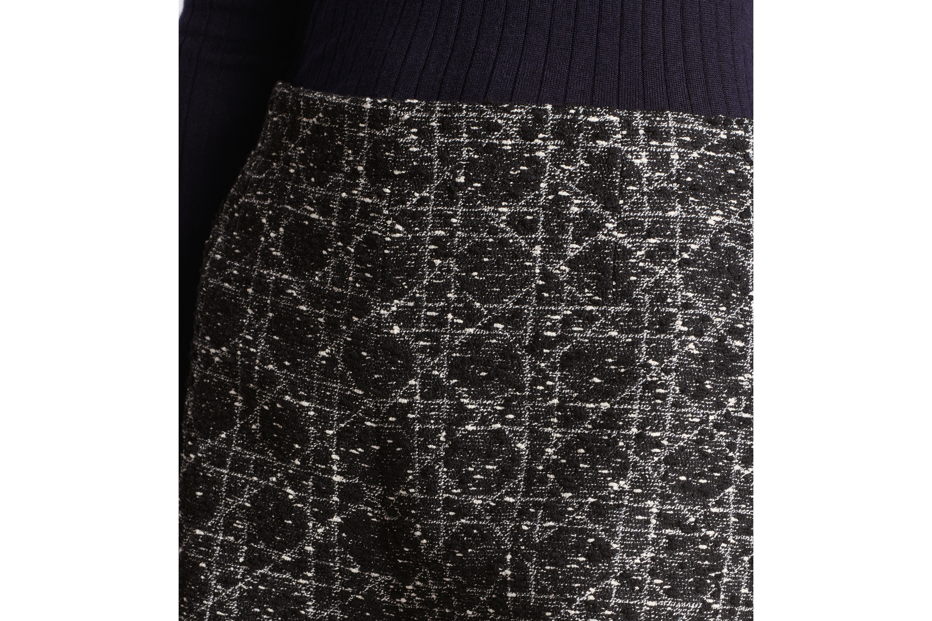 look_image_alt_prefix 短裤 黑色和白色棉质混纺粗花呢超大藤格纹 E17