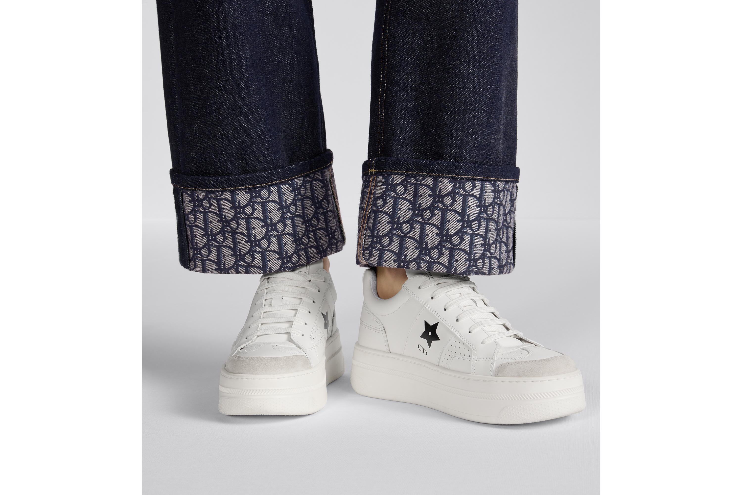 Dior Star 厚底运动鞋 白色牛皮革和绒面牛皮革 E14